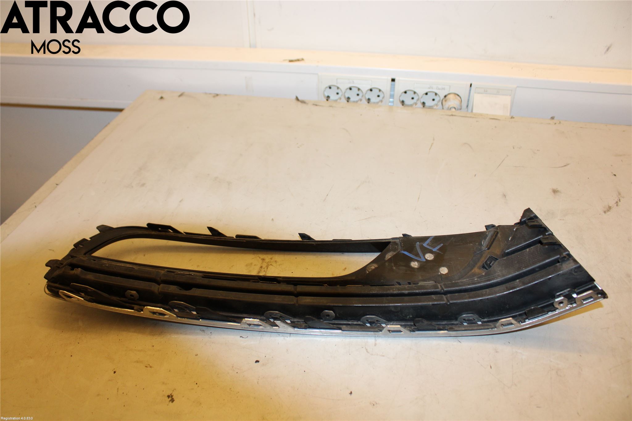 Volkswagen VW PASSAT 11-14 Grilldel Venstre