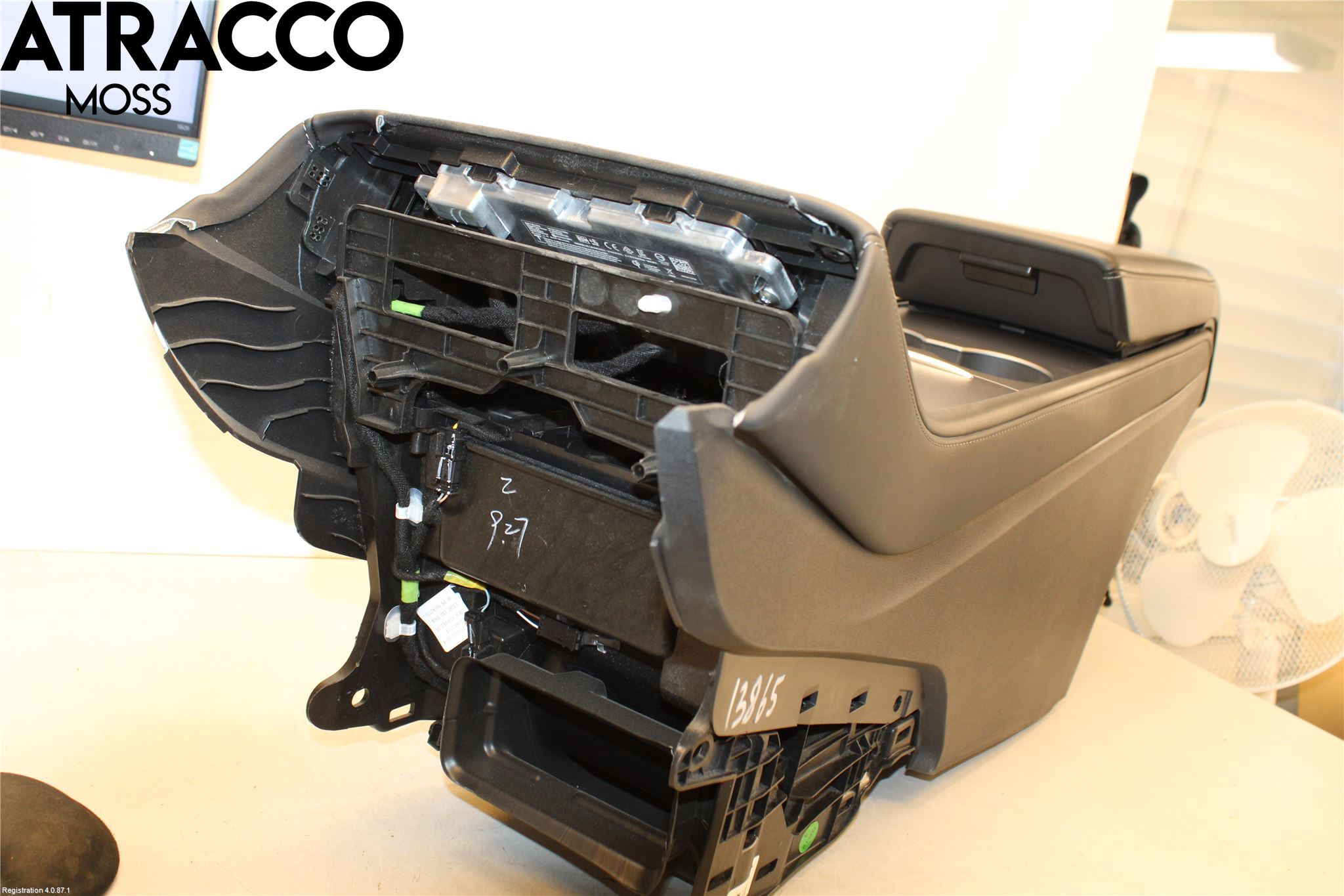 Tesla MODEL 3 17- Innr Konsoll-Lomme