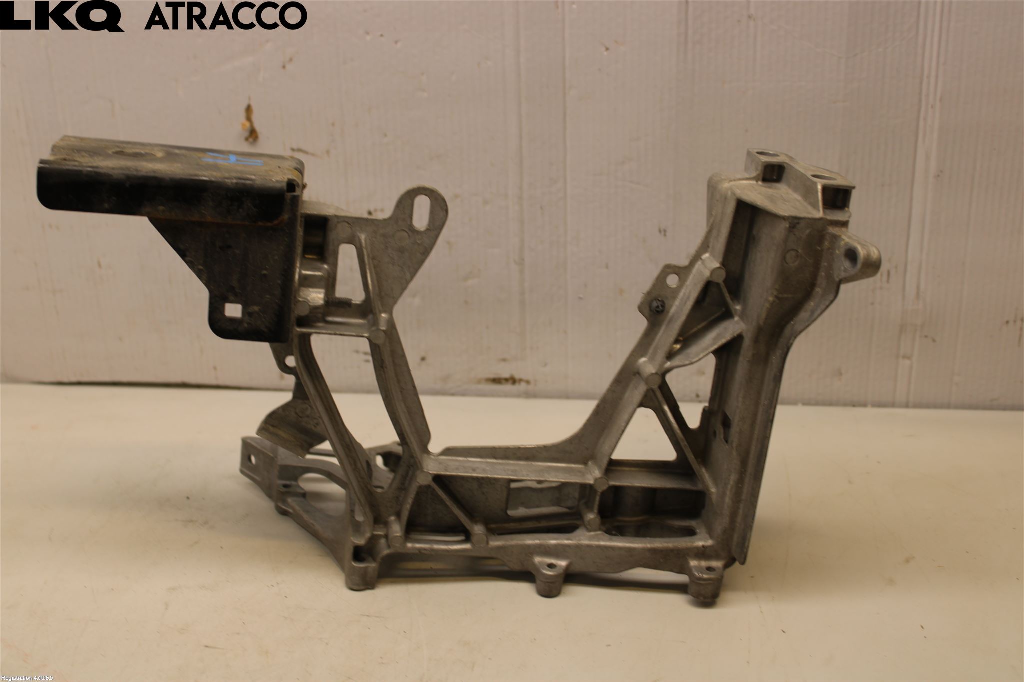 Mercedes-Benz MB C-KLASS (W205) 14-21 Frontlykt Holder-Feste