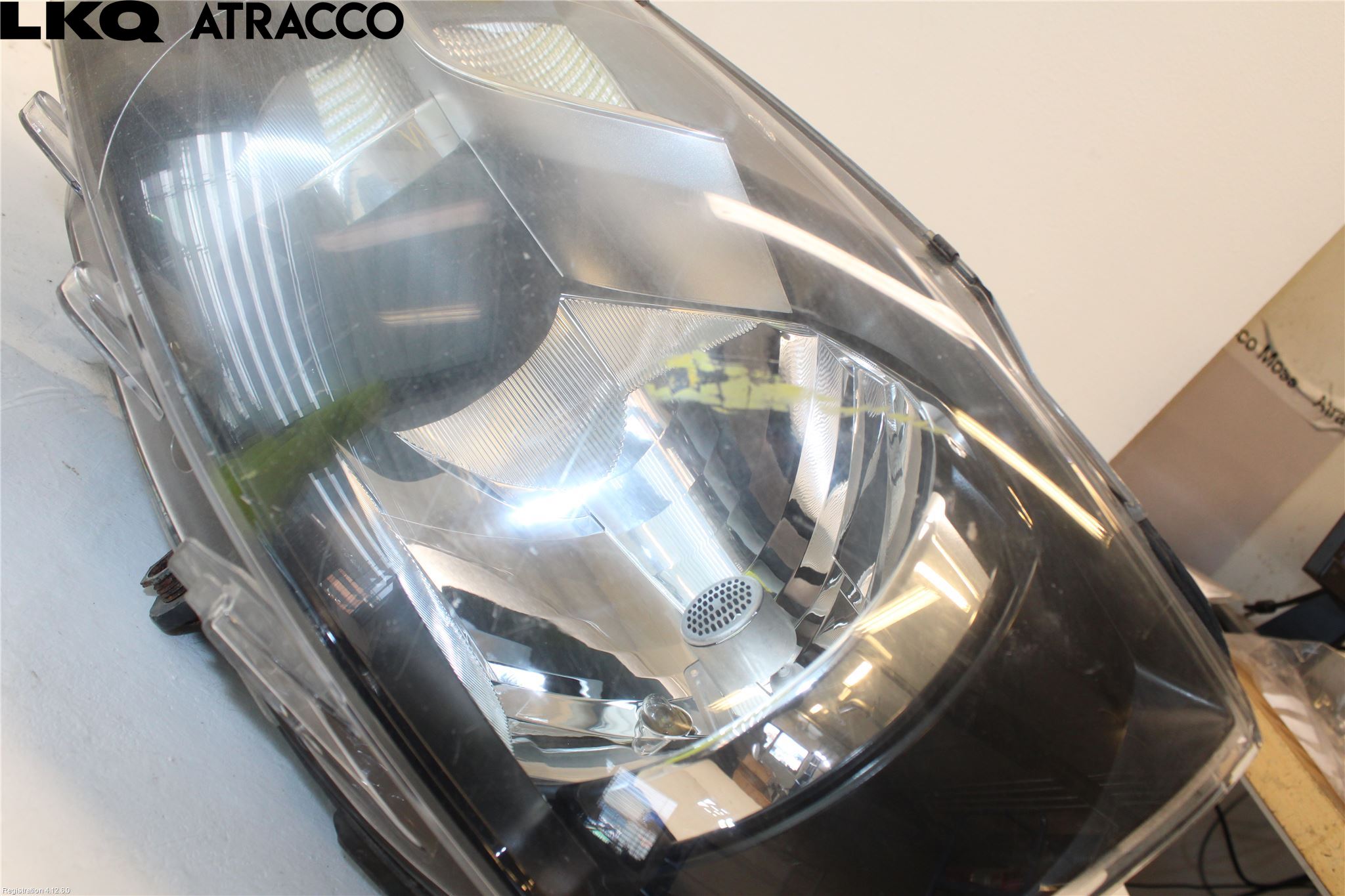 Volkswagen VW TRANSP/CARAVELLE (T5) 04-15 Frontlykt Venstre