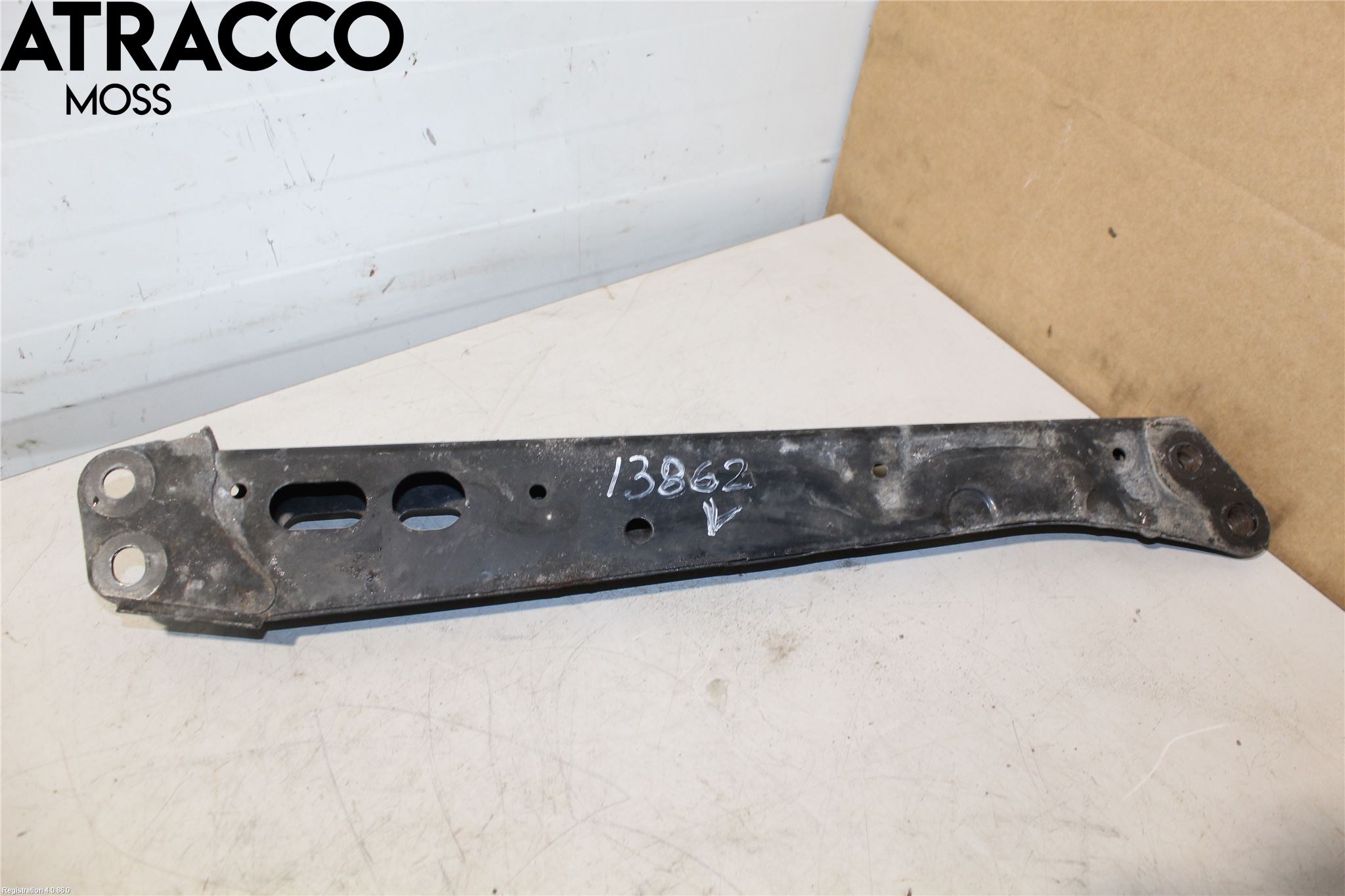Toyota PRIUS+ ZVW40 12-20 Frontplate Nedre