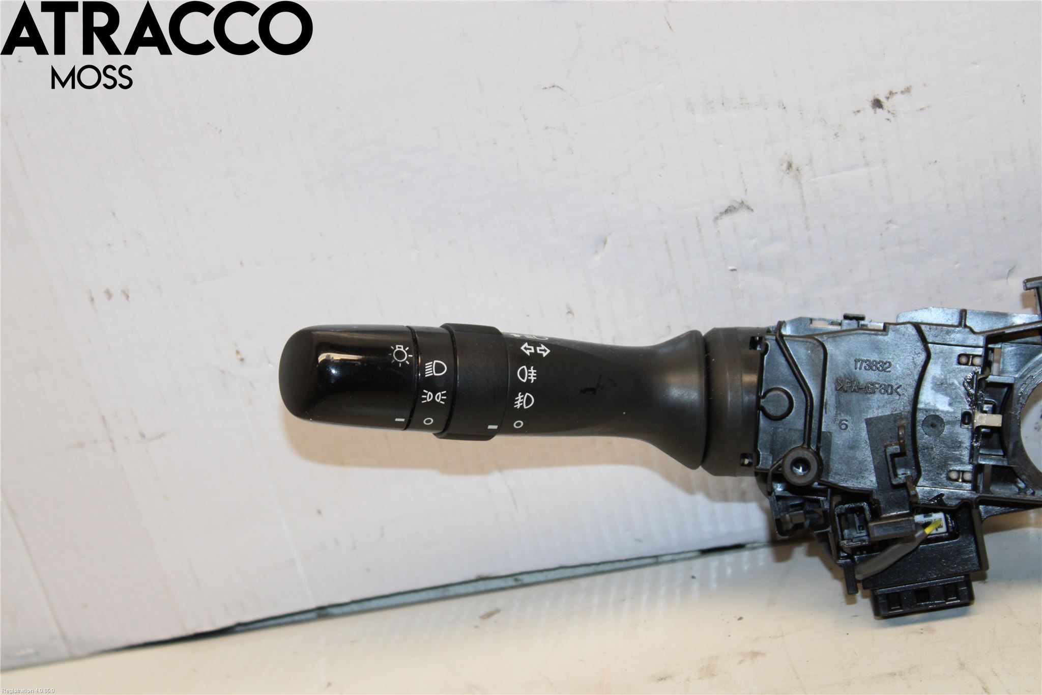 Toyota AURIS 10-12 Bryter Ratt Kombi H Og V