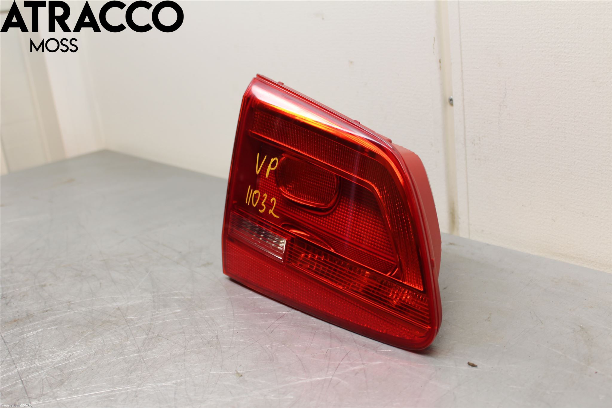 Volkswagen VW TOURAN 10-15 Baklykt Venstre  På Luke(Indre