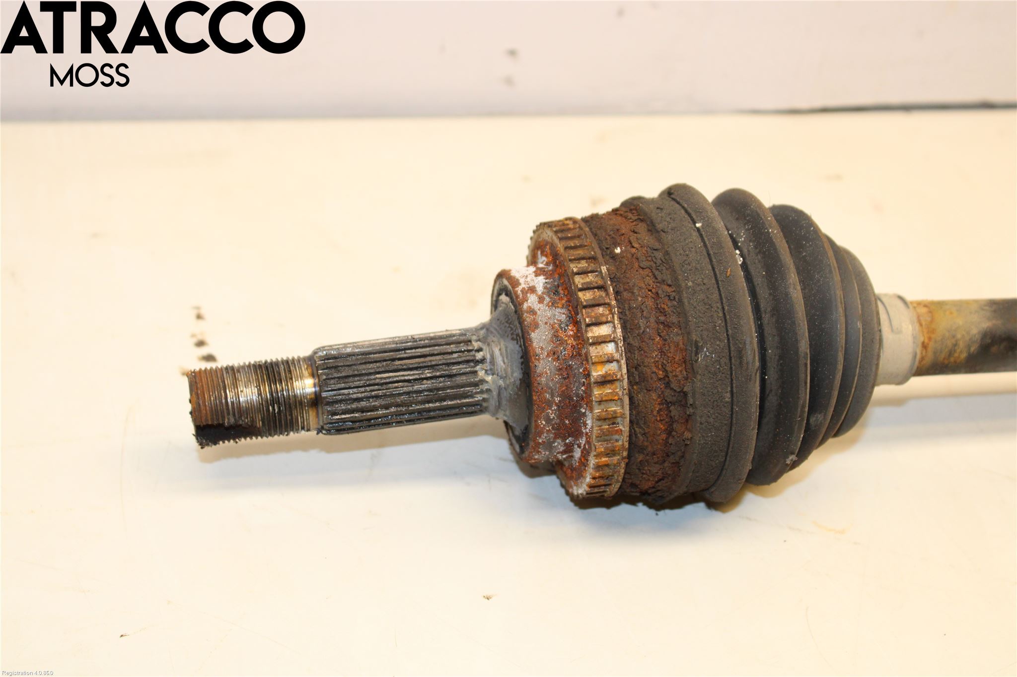 Toyota YARIS P1 03-05 Drivaksel Foran Kompl Venstre