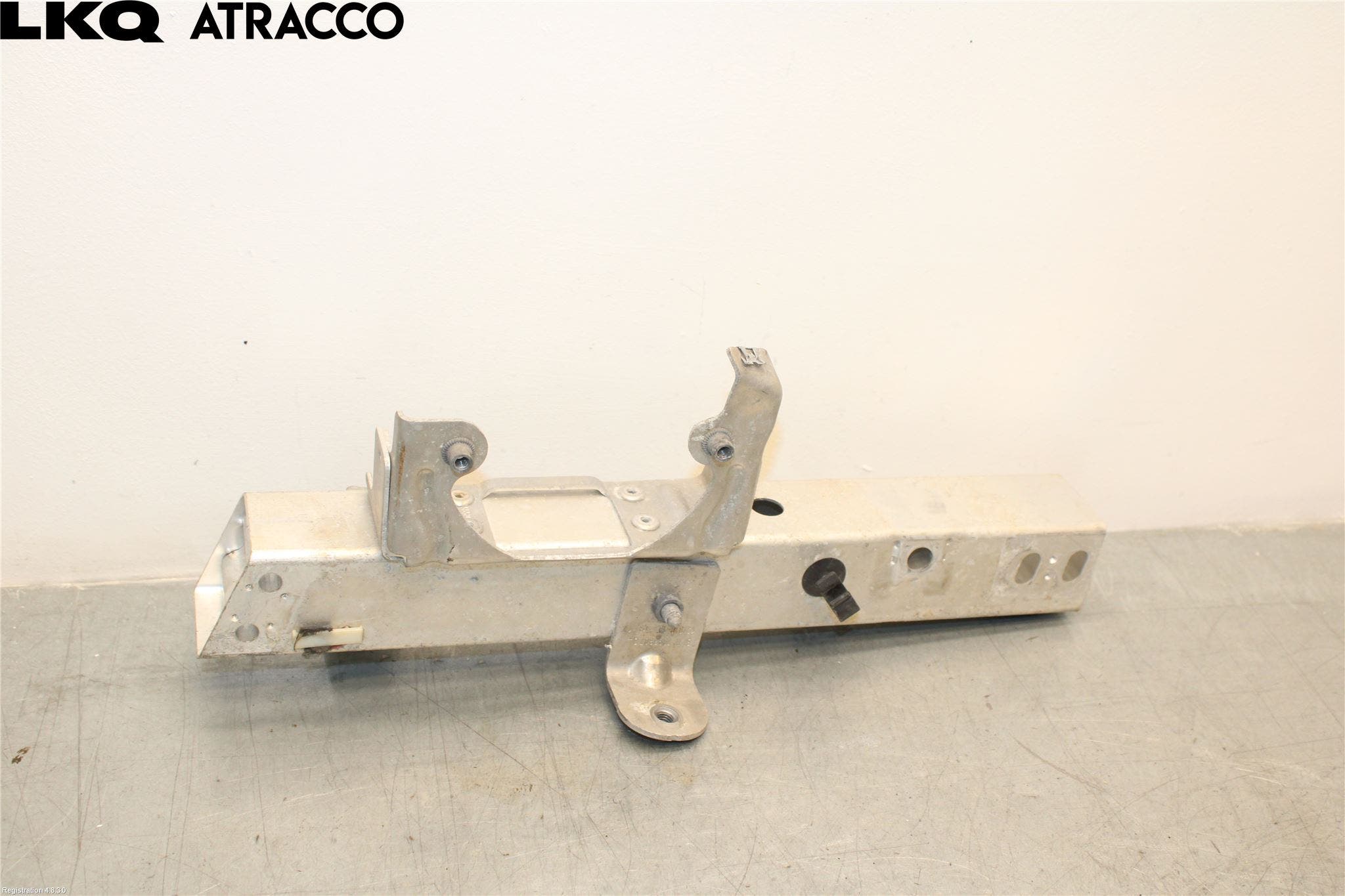 BMW i3 I01 13-22 Støtfanger Foran Feste