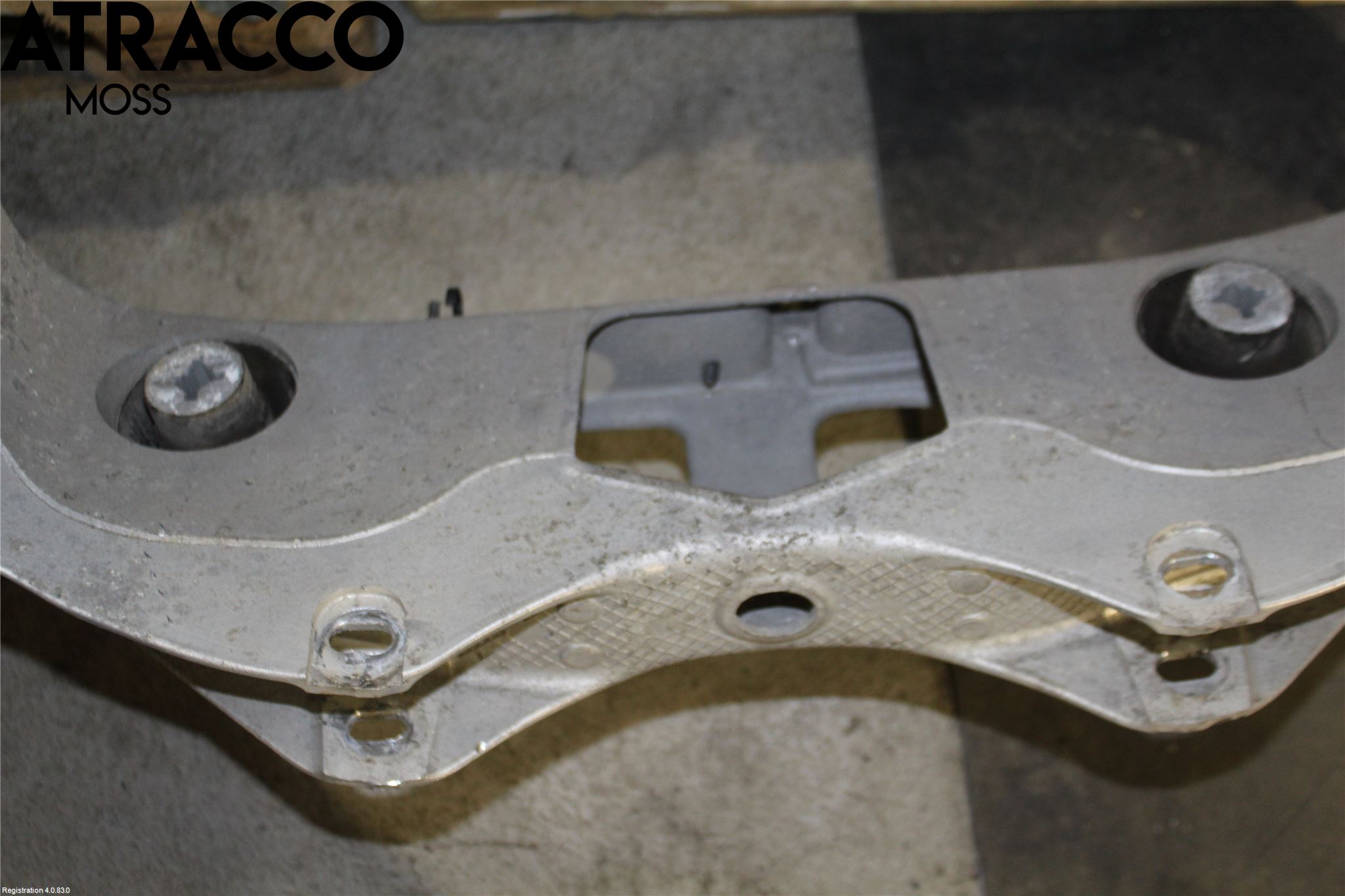 Volvo XC40/RECHARGE 18- Bakaksel Feste Travers-Ramme