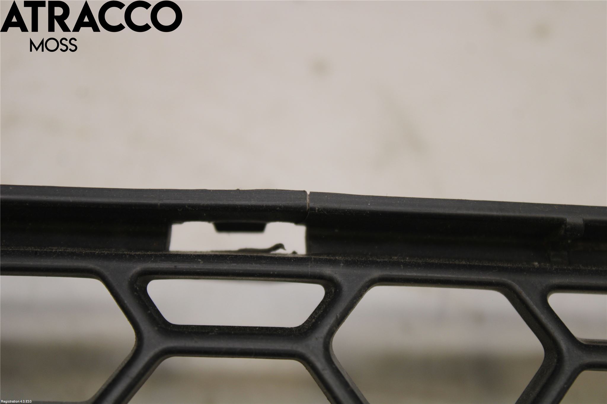 Volvo V60 11-13 Grilldel Midt