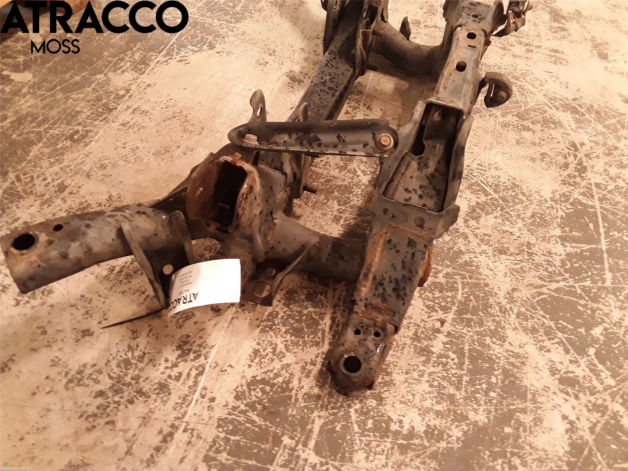 Toyota RAV4 13-18 Bakaksel Feste Travers-Ramme