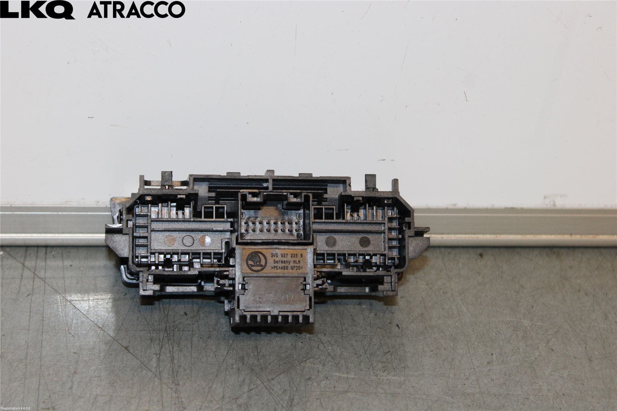 Skoda SUPERB 16-24 Bryter Parkeringsbrems