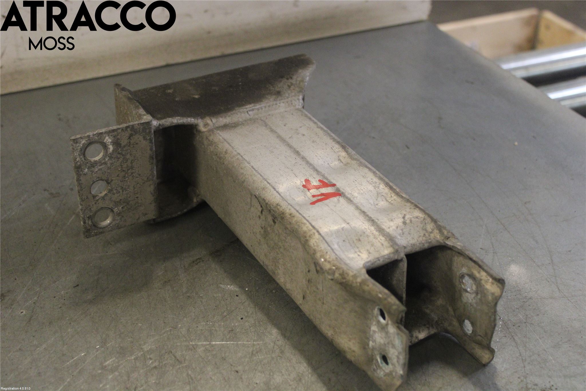 BMW X3 E83     03-10 Støtfanger Foran Feste