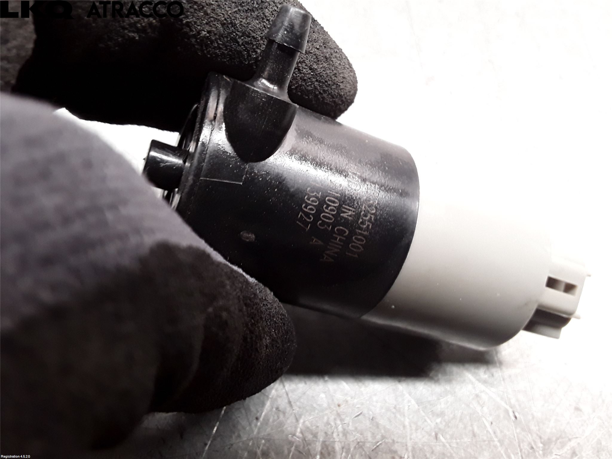 Toyota AVENSIS 09-15 Spylerpumpe Frontrute