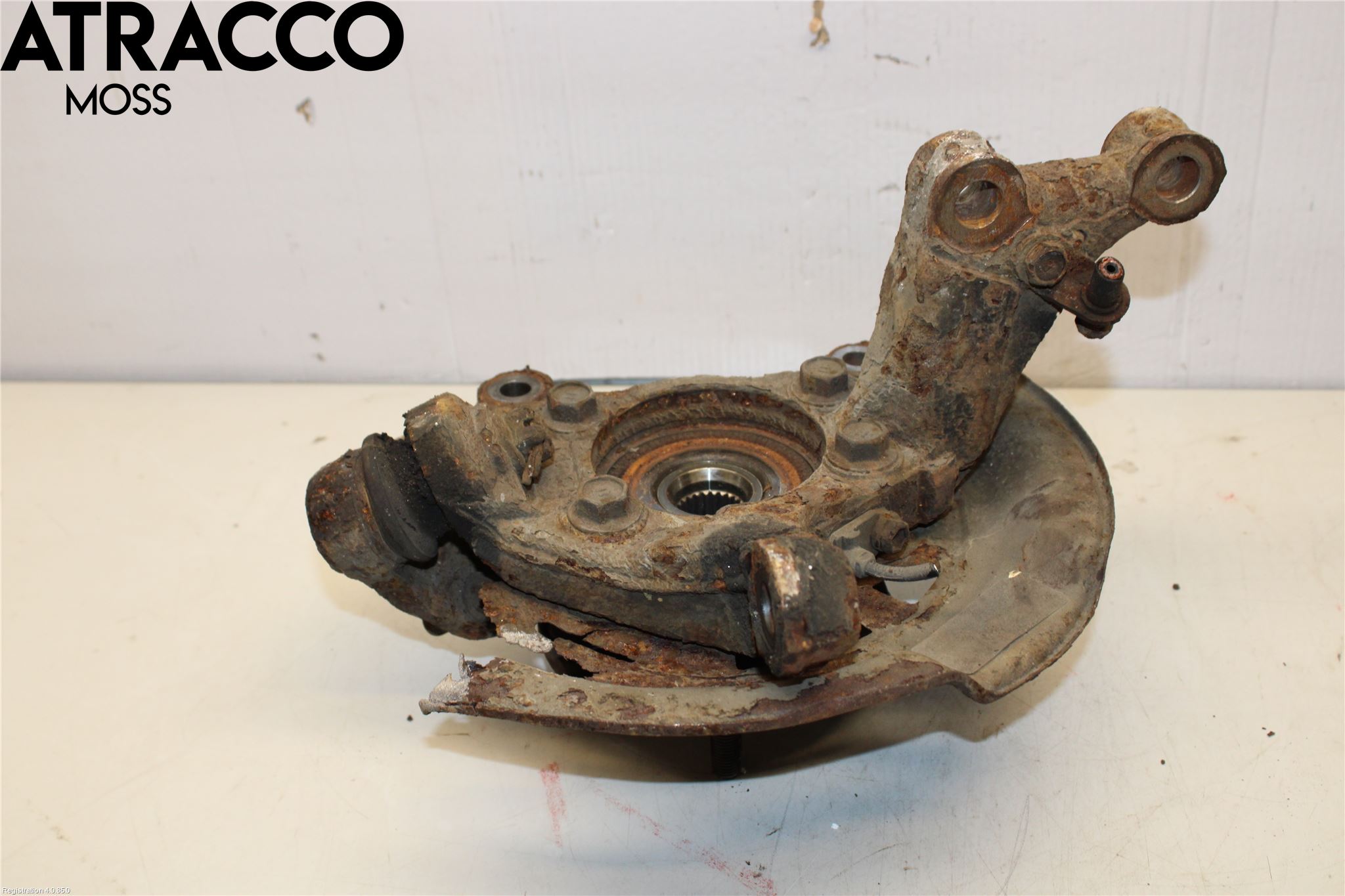 Toyota AVENSIS 09-15 Spindel Hf