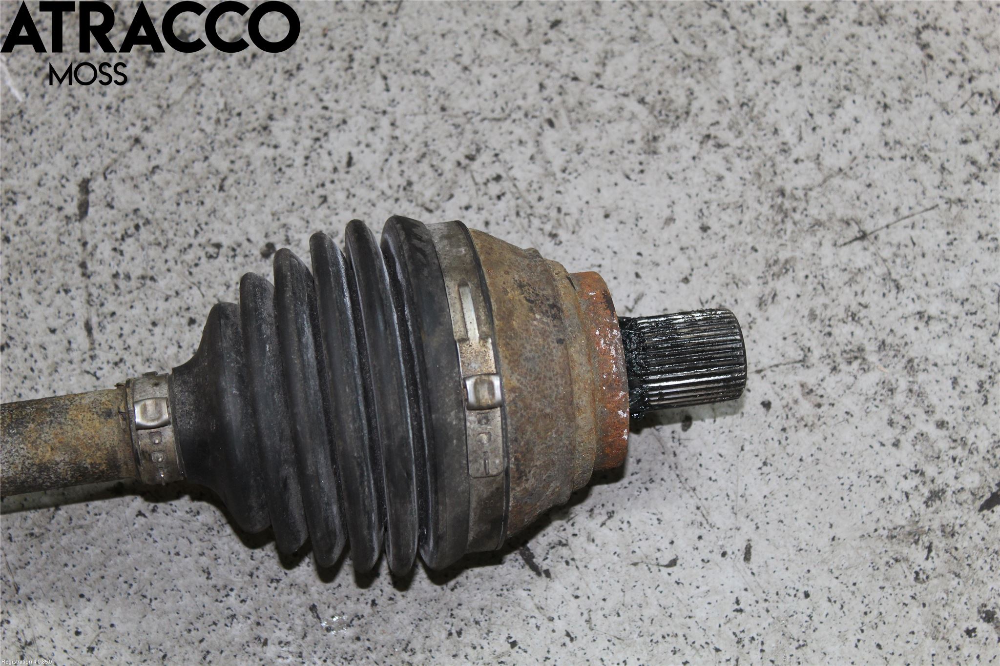 Volkswagen VW TOURAN 10-15 Drivaksel Foran Kompl Venstre