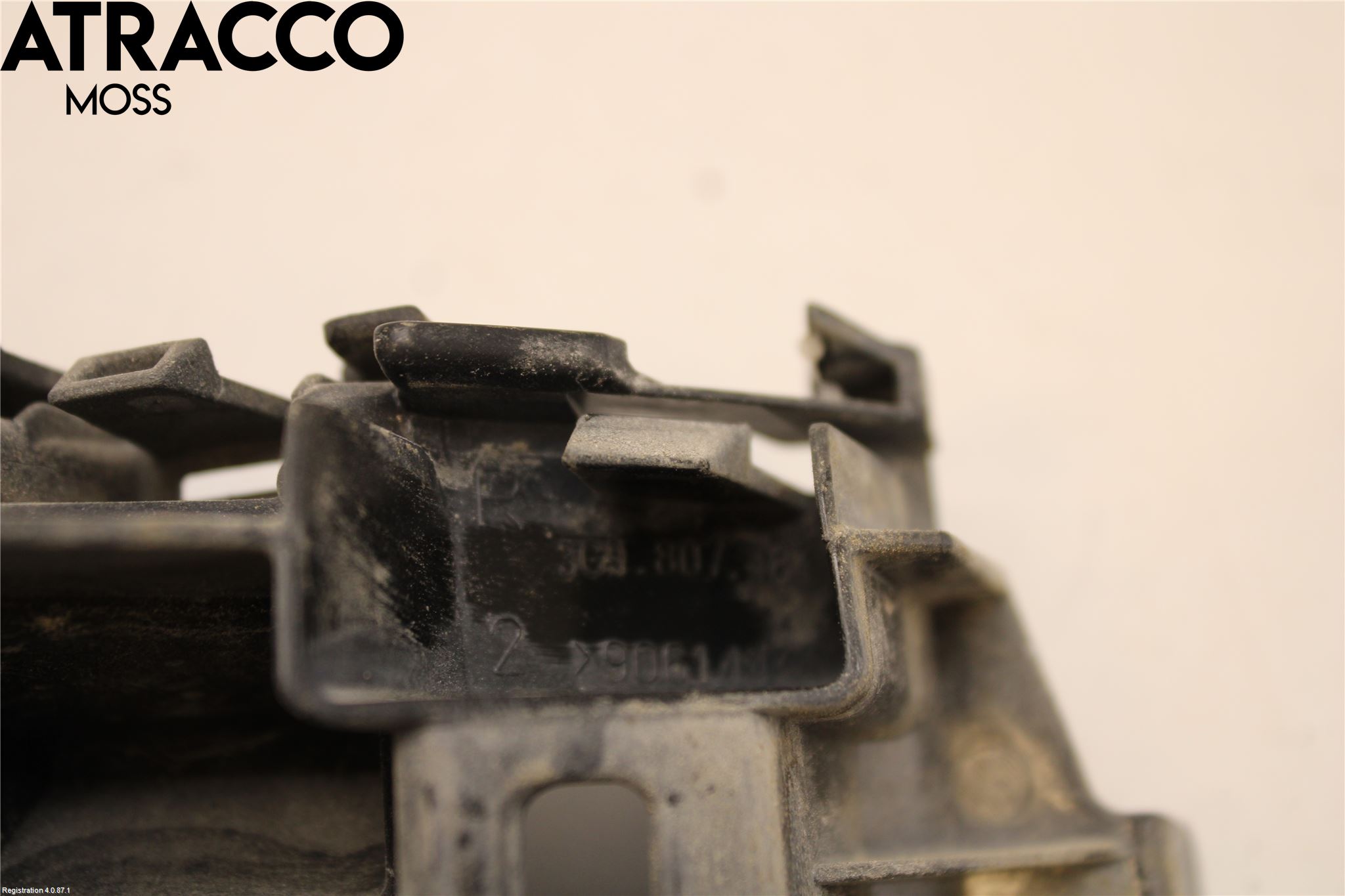 Volkswagen VW PASSAT 15-19 Støtfangerfeste Bak Høyre