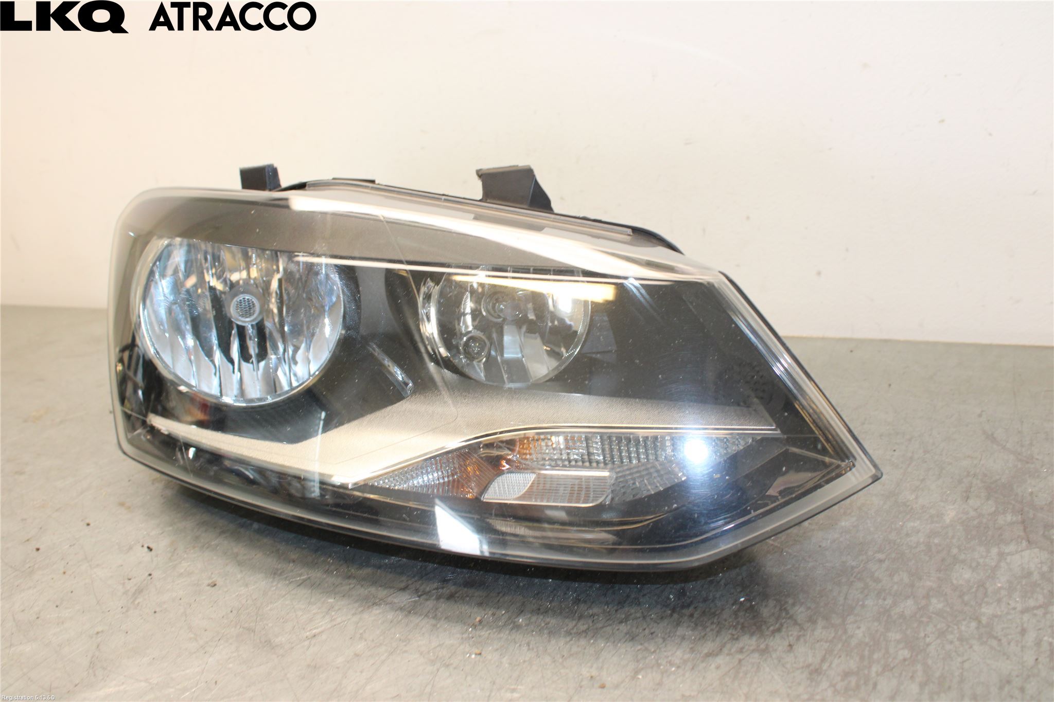 Volkswagen VW POLO 10-17 Frontlykt Høyre