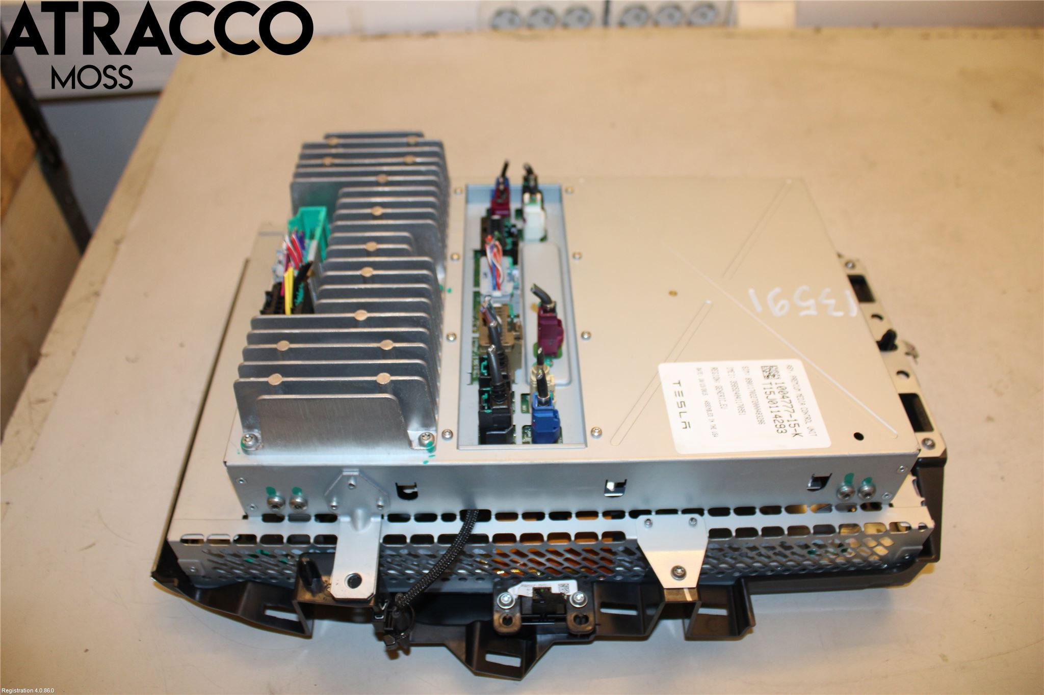 Tesla MODEL S 13- Instrumentkonsoll Midt