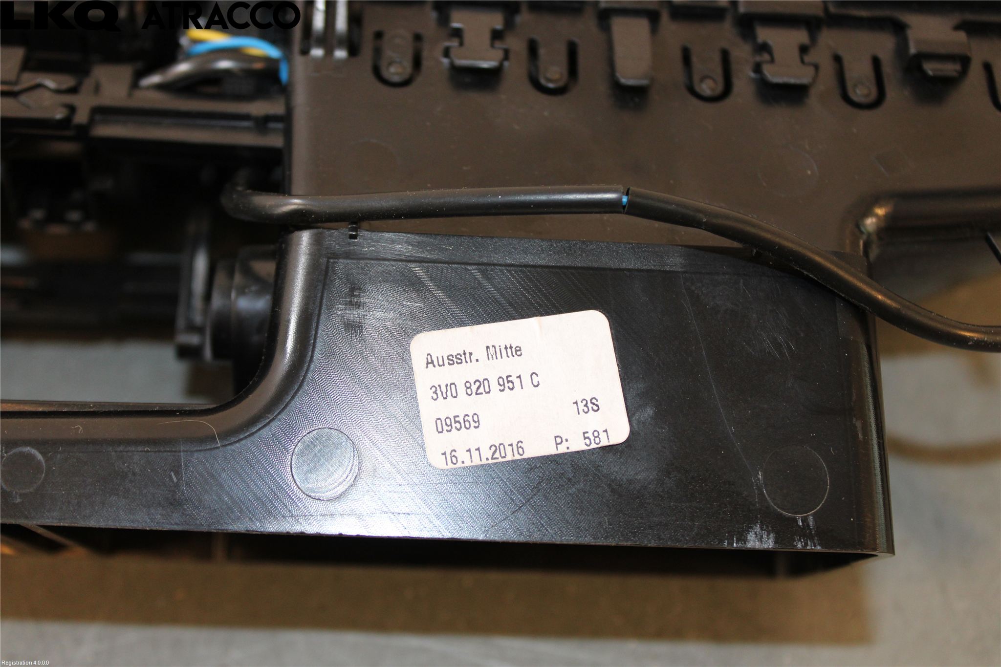 Skoda SUPERB 09-15 Dashbord Kanal - Dyse