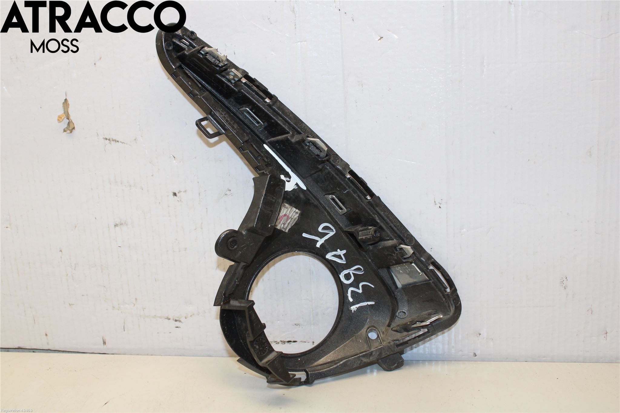 Toyota YARIS XP130 15-20 Frontlykt Kurve-Tåkelys Ramme