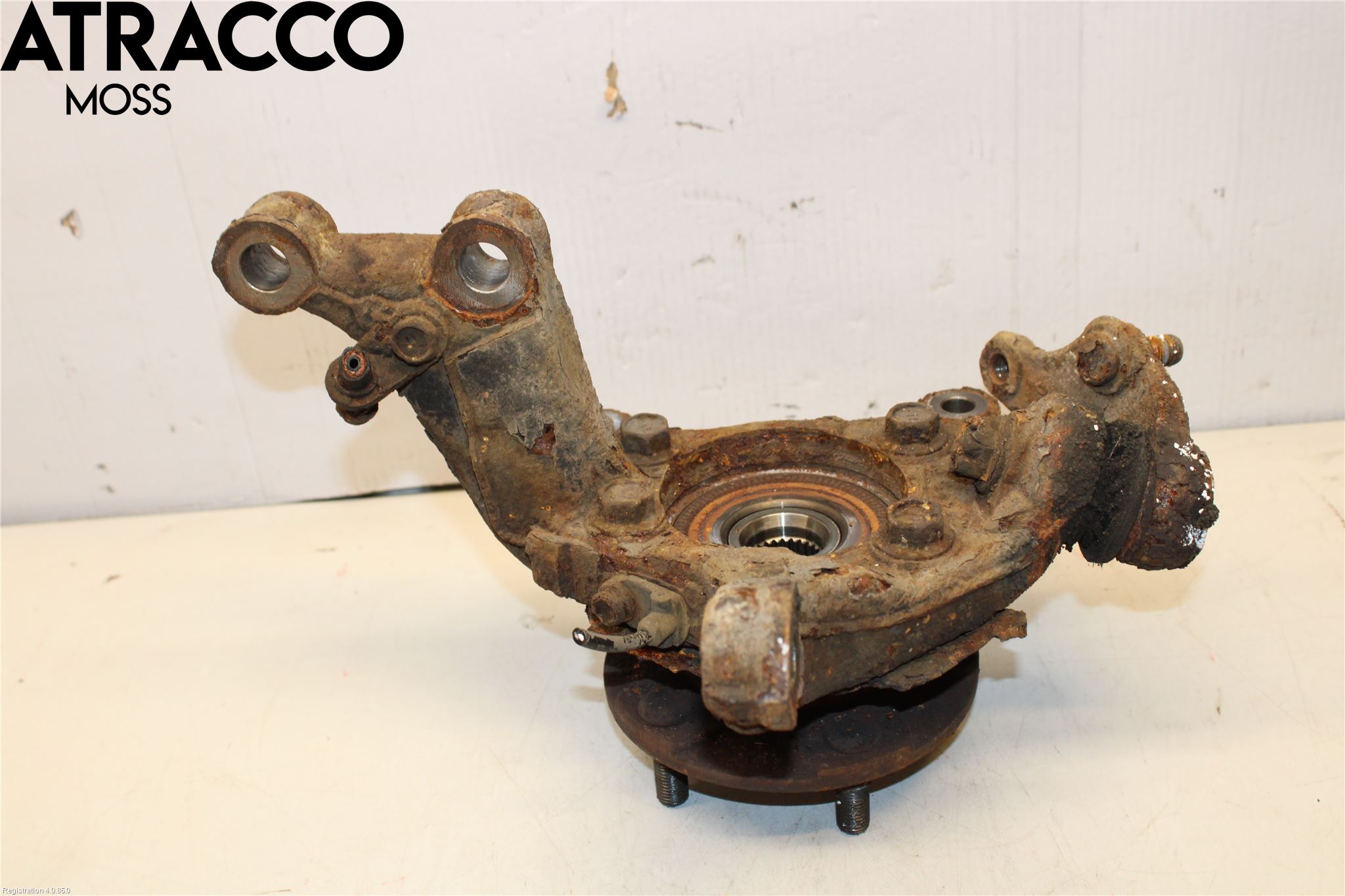 Toyota AVENSIS 09-15 Spindel Vf