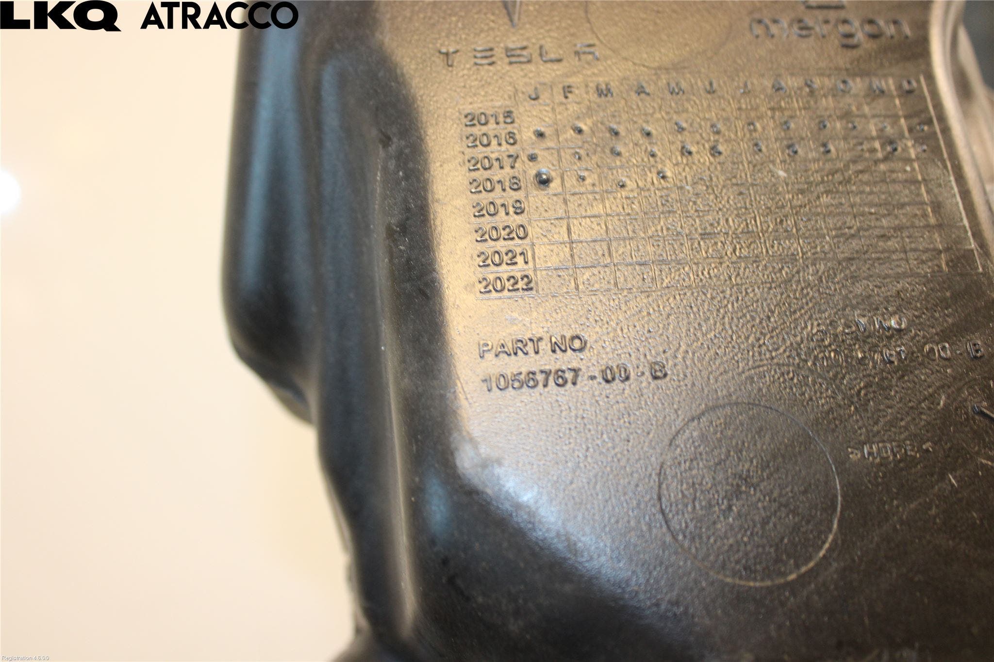 Tesla MODEL X 16- Spylerbeholder Frontrute