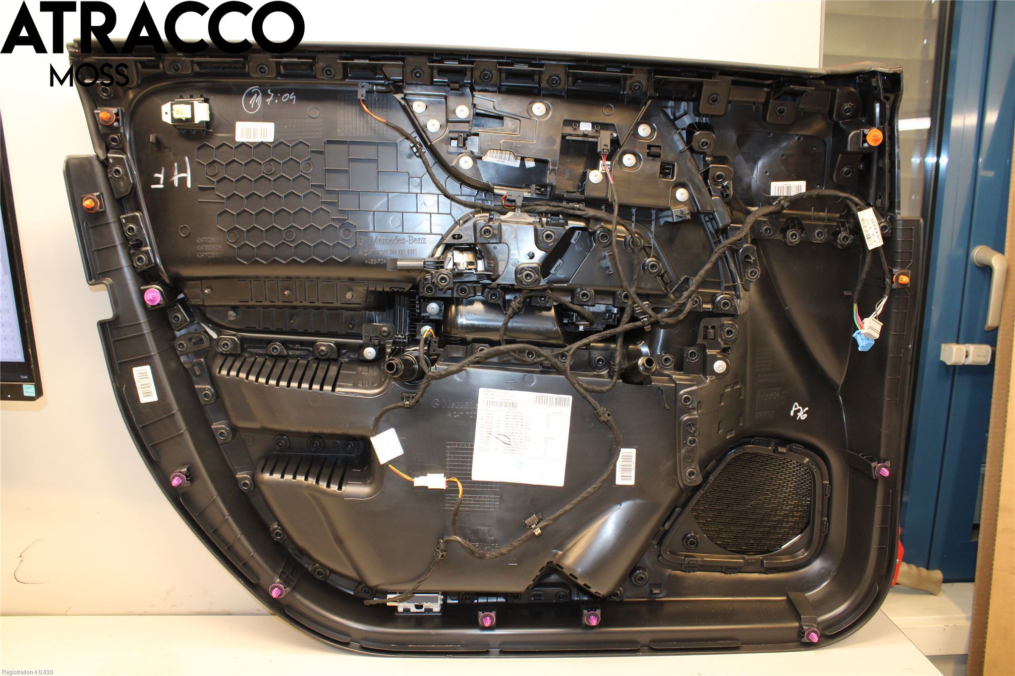 Mercedes-Benz MB EQB (X243) 22- Innr Dørtrekk Høyre