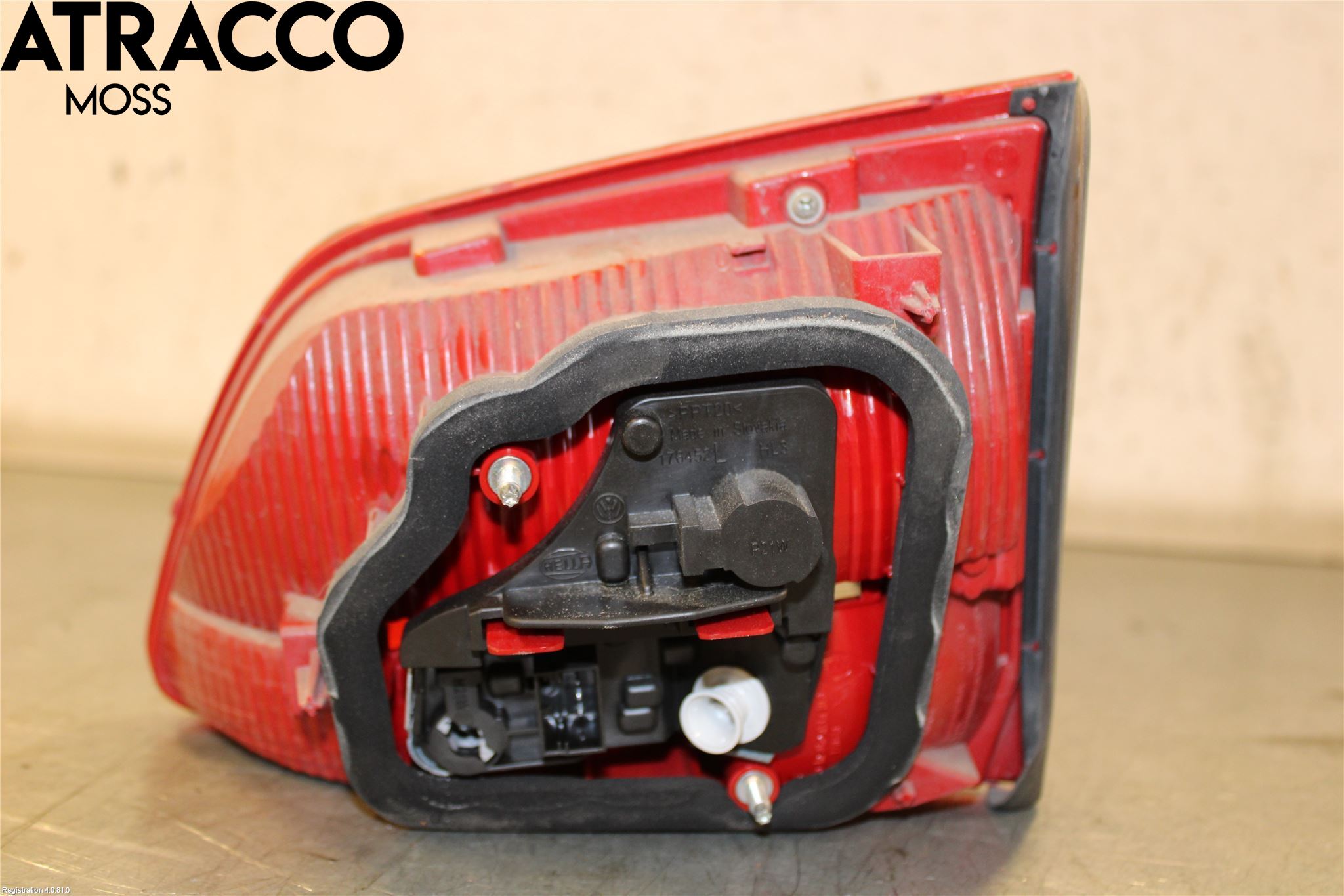 Volkswagen VW TOURAN 10-15 Baklykt Venstre  På Luke(Indre