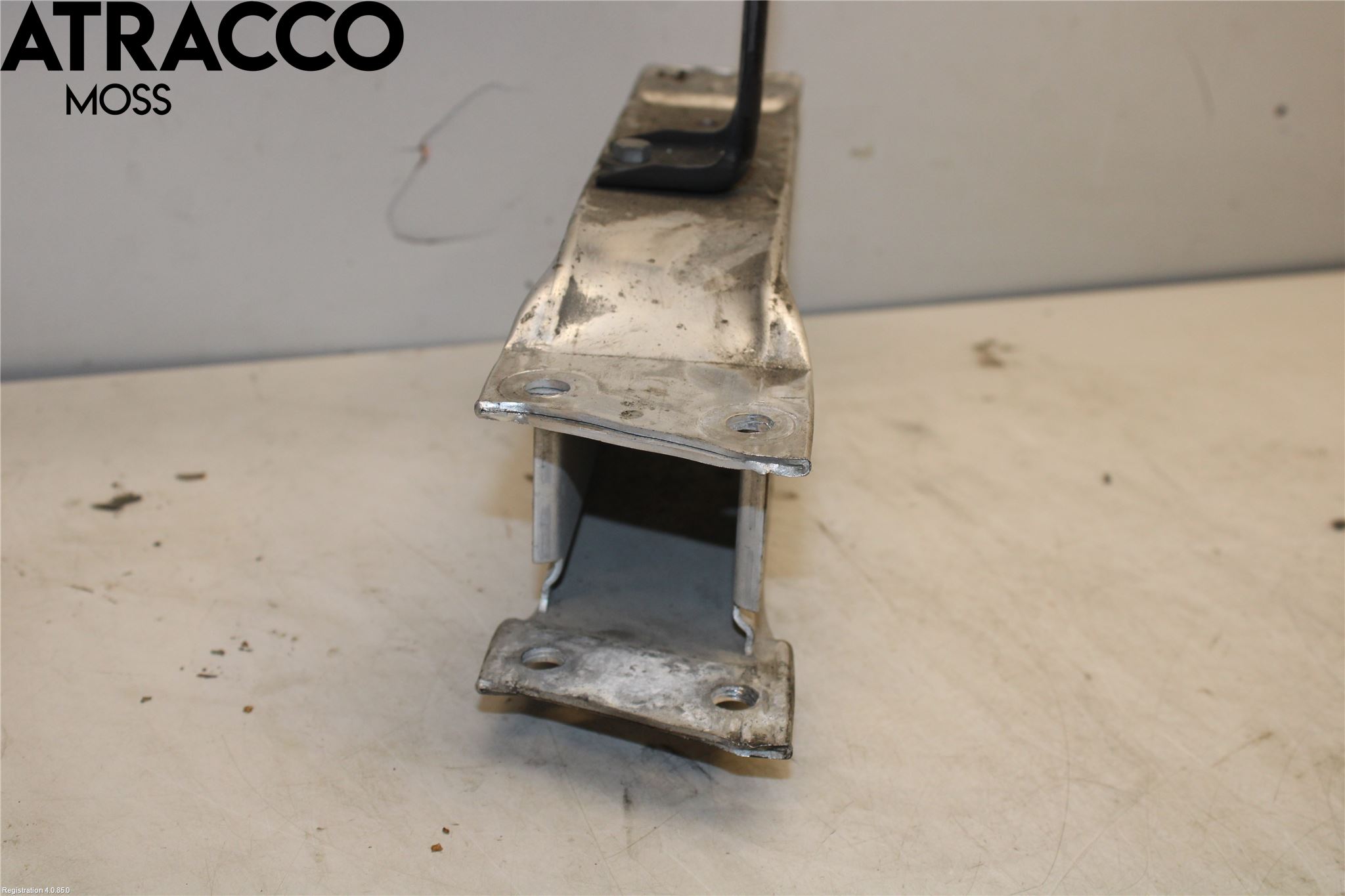 Mercedes-Benz MB E-KLASS (W212) 09-16 Støtfanger Foran Feste