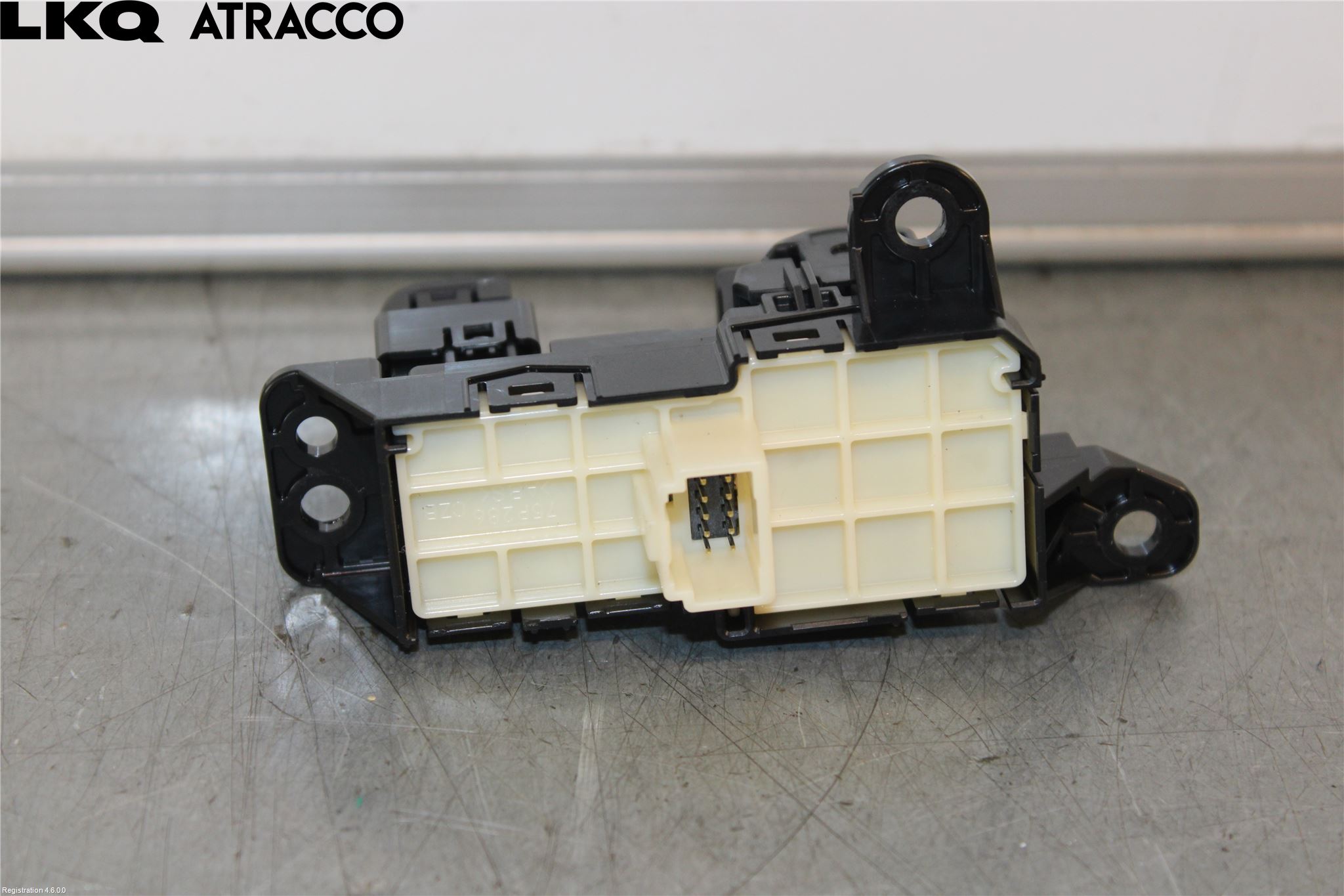 Toyota YARIS XP21 20- Bryter Parkeringsbrems