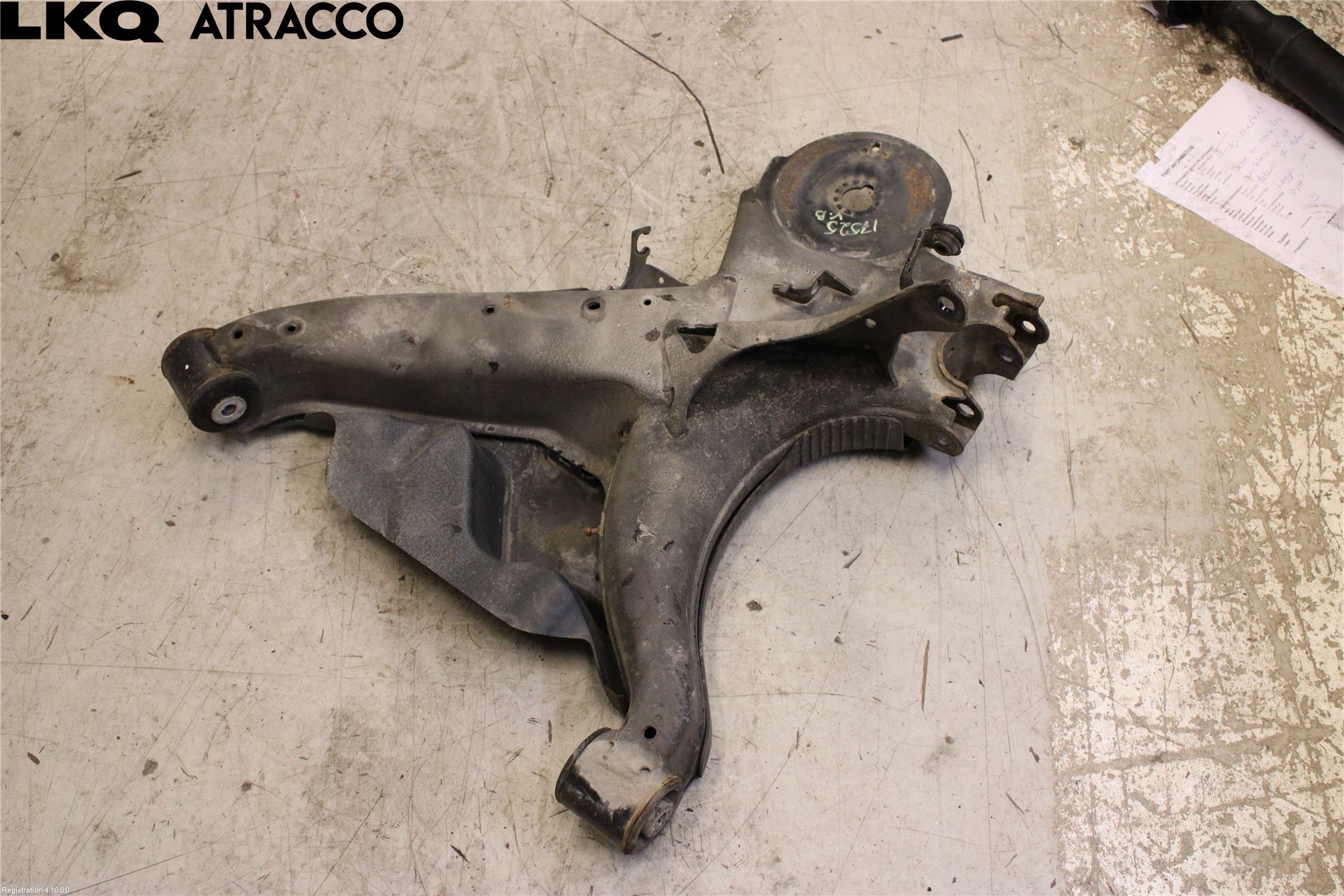 Mercedes-Benz MB VITO/V-KLASS (W640,W447,W448) 14- Bærearm Bak Venstre