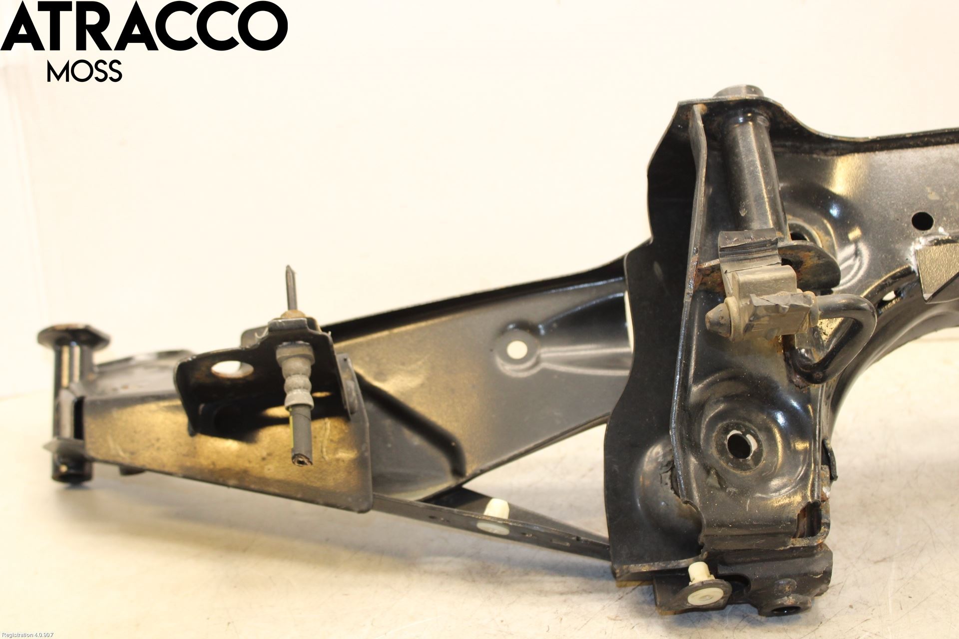 BMW X1 F48 15-22 Bakaksel Feste Travers-Ramme