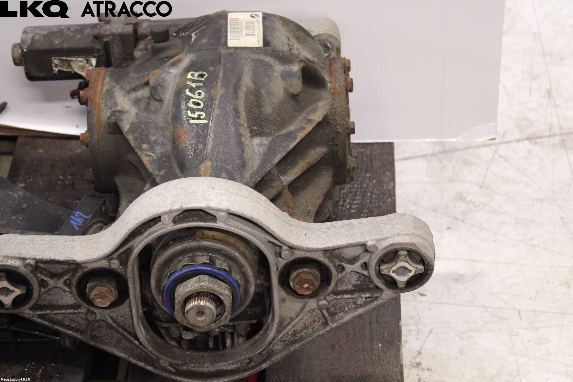 BMW 3 E90/91 SED/TOU 05-12 Bakaksel Kardang Bak -Diff