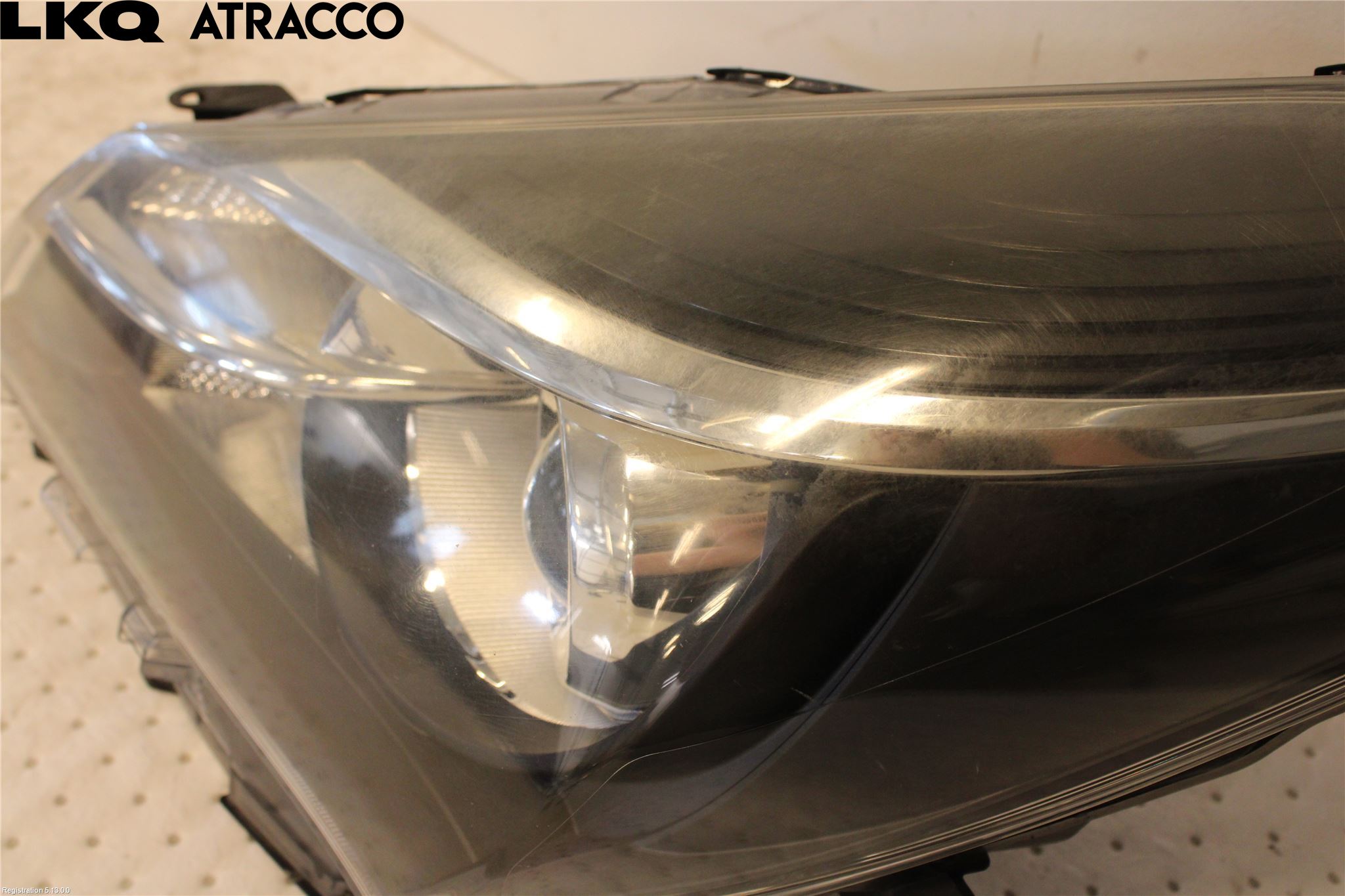 Toyota YARIS XP130 15-20 Frontlykt Venstre