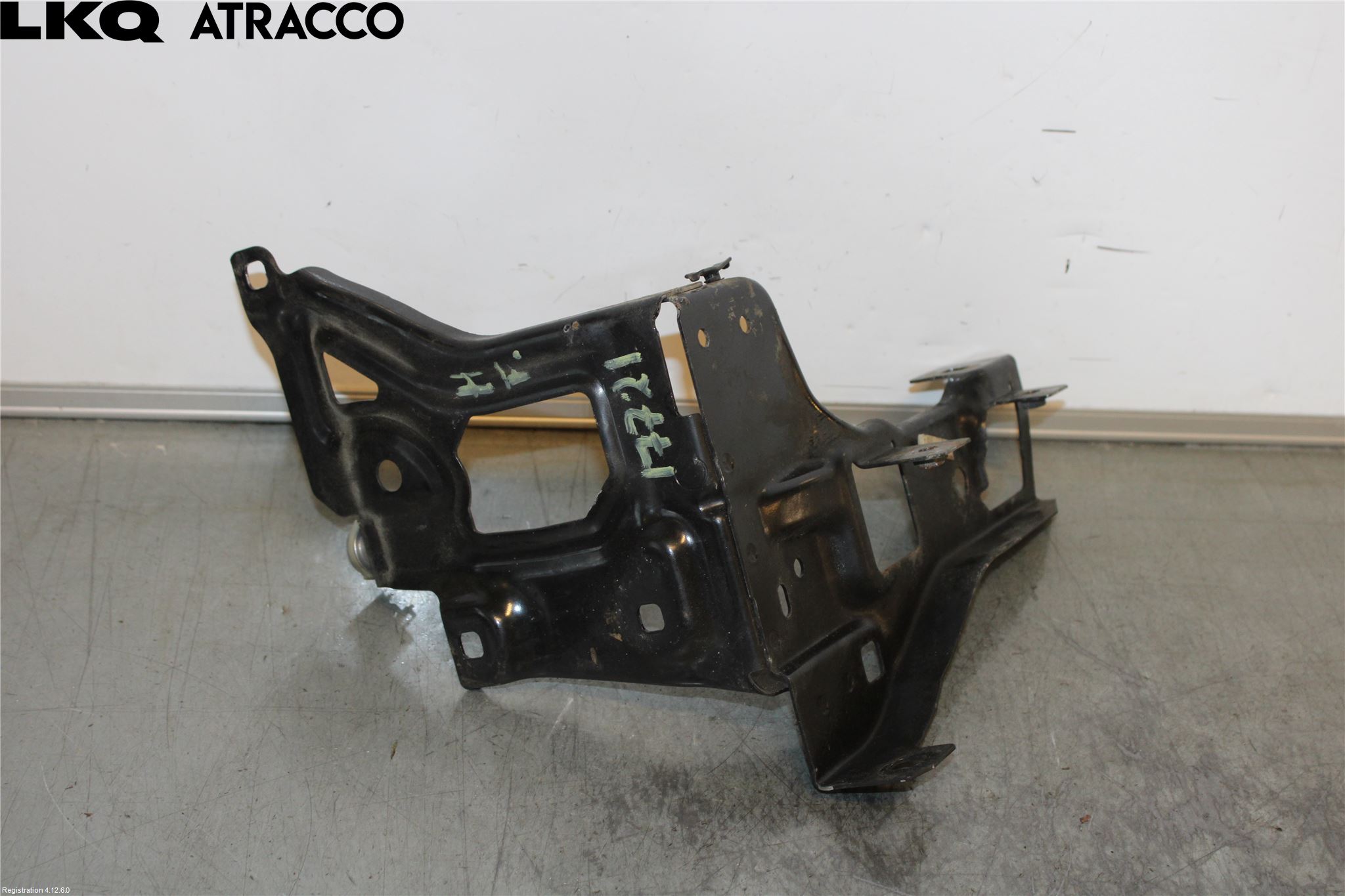 BMW 2 F45 Active Tourer 14-21 Frontlykt Holder-Feste