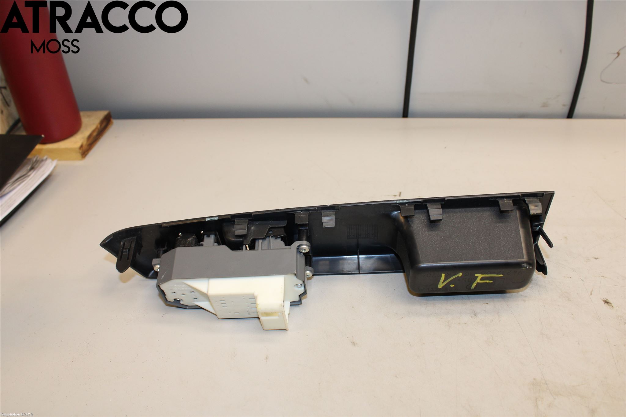 Toyota YARIS XP130 12-14 Bryter Vindusheis