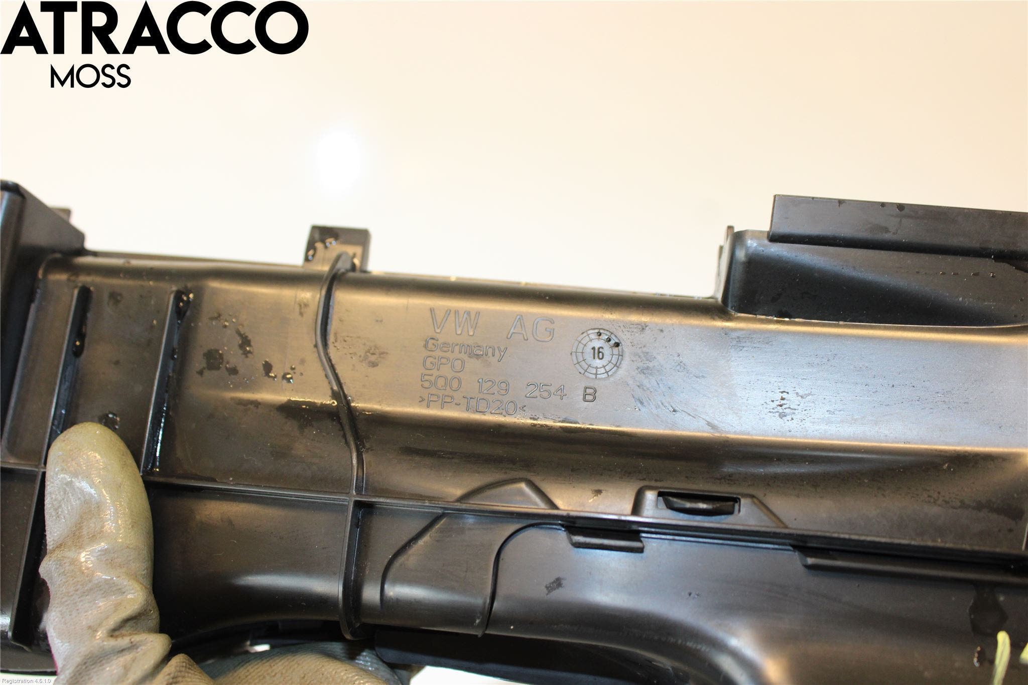 Skoda SUPERB 16-24 Luftstyring Front