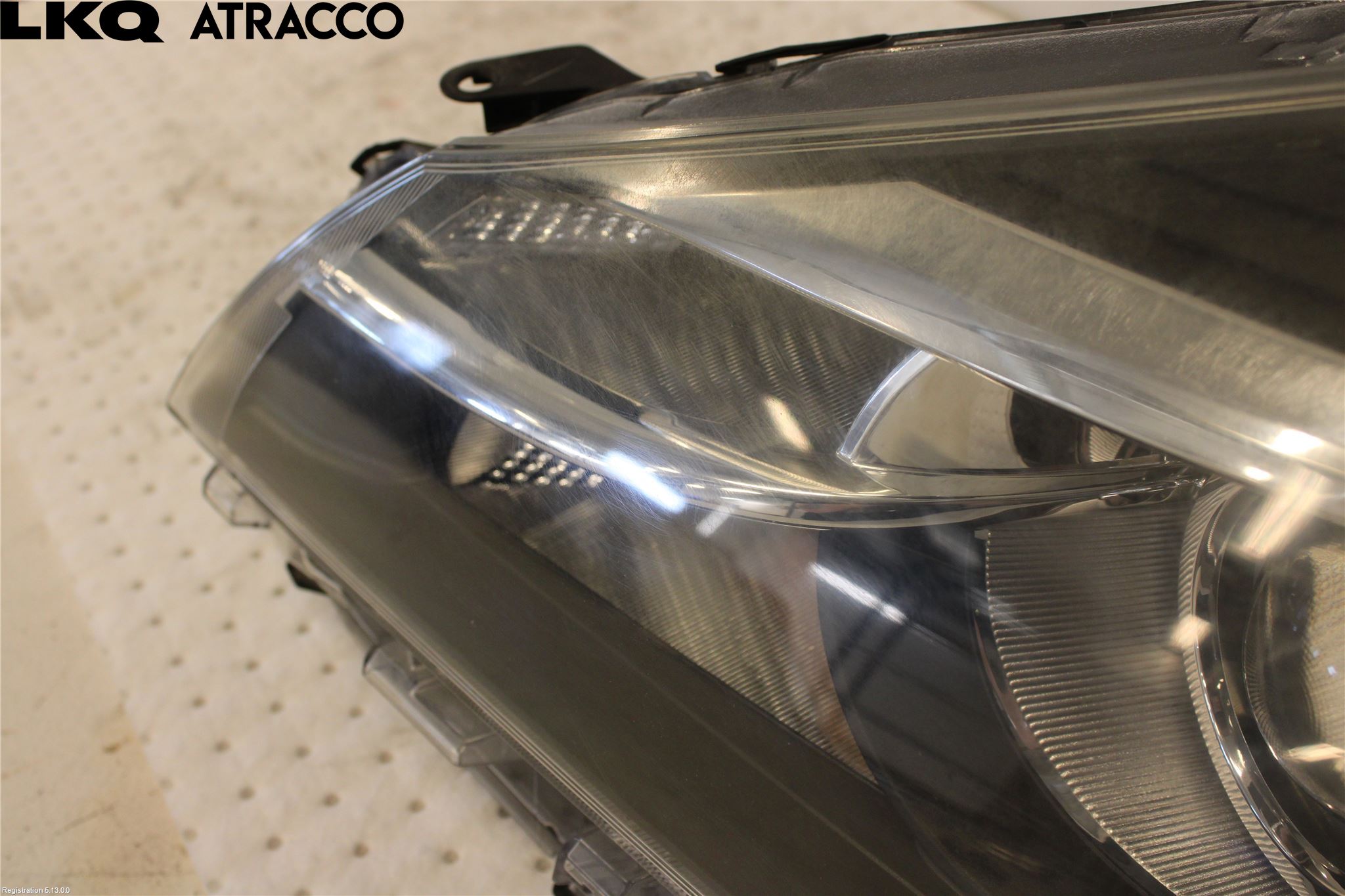 Toyota YARIS XP130 15-20 Frontlykt Venstre