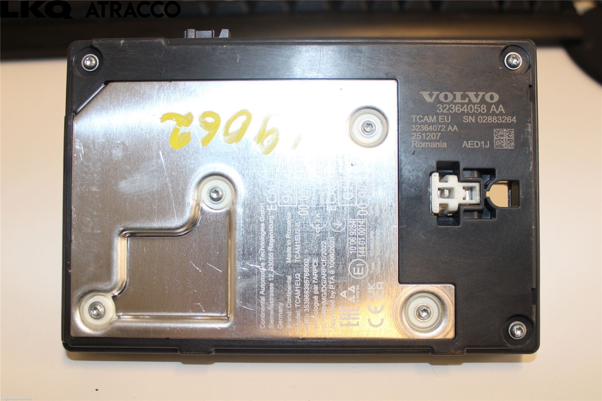 Volvo EX40 25- Antenn El