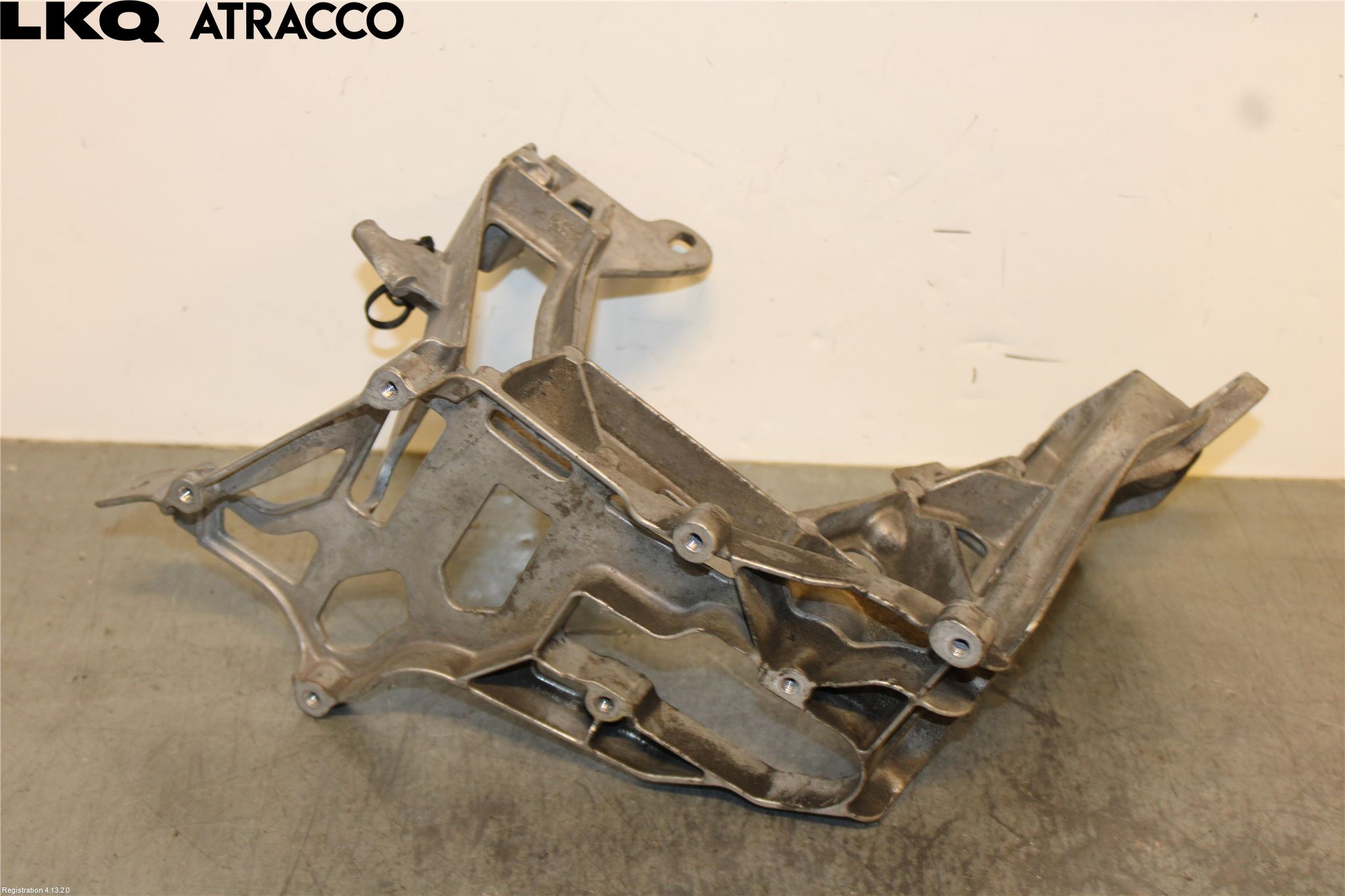 Mercedes-Benz MB C-KLASS (W205) 14-21 Frontlykt Holder-Feste