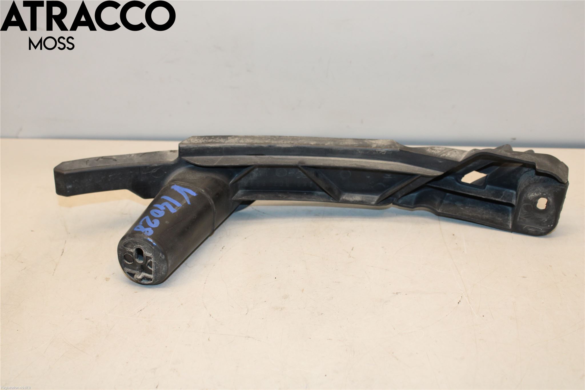 Volkswagen VW GOLF V 04-09 Støtfanger Foran Feste