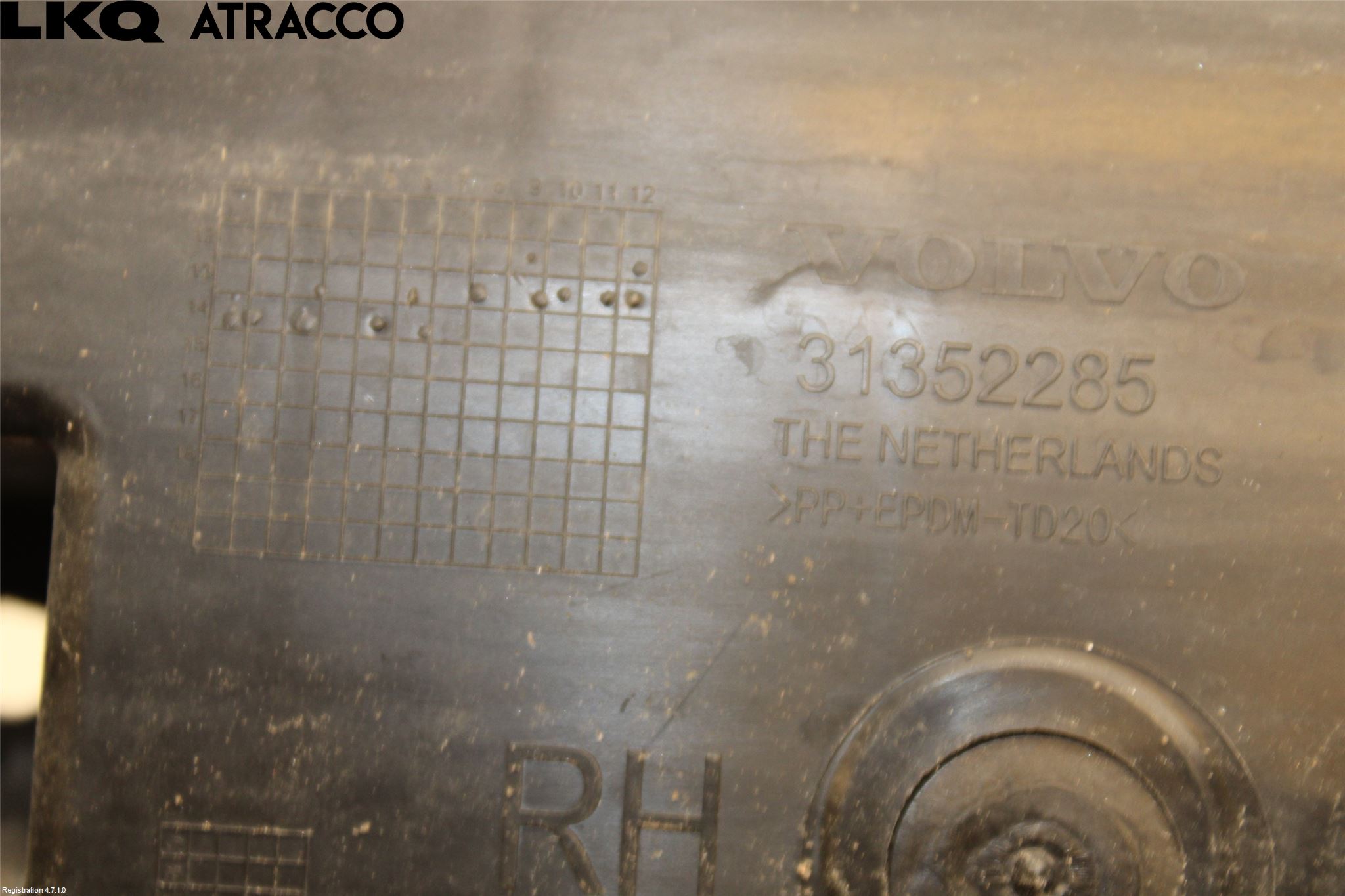 Volvo V60 11-13 Støtfangerfeste Bak Høyre