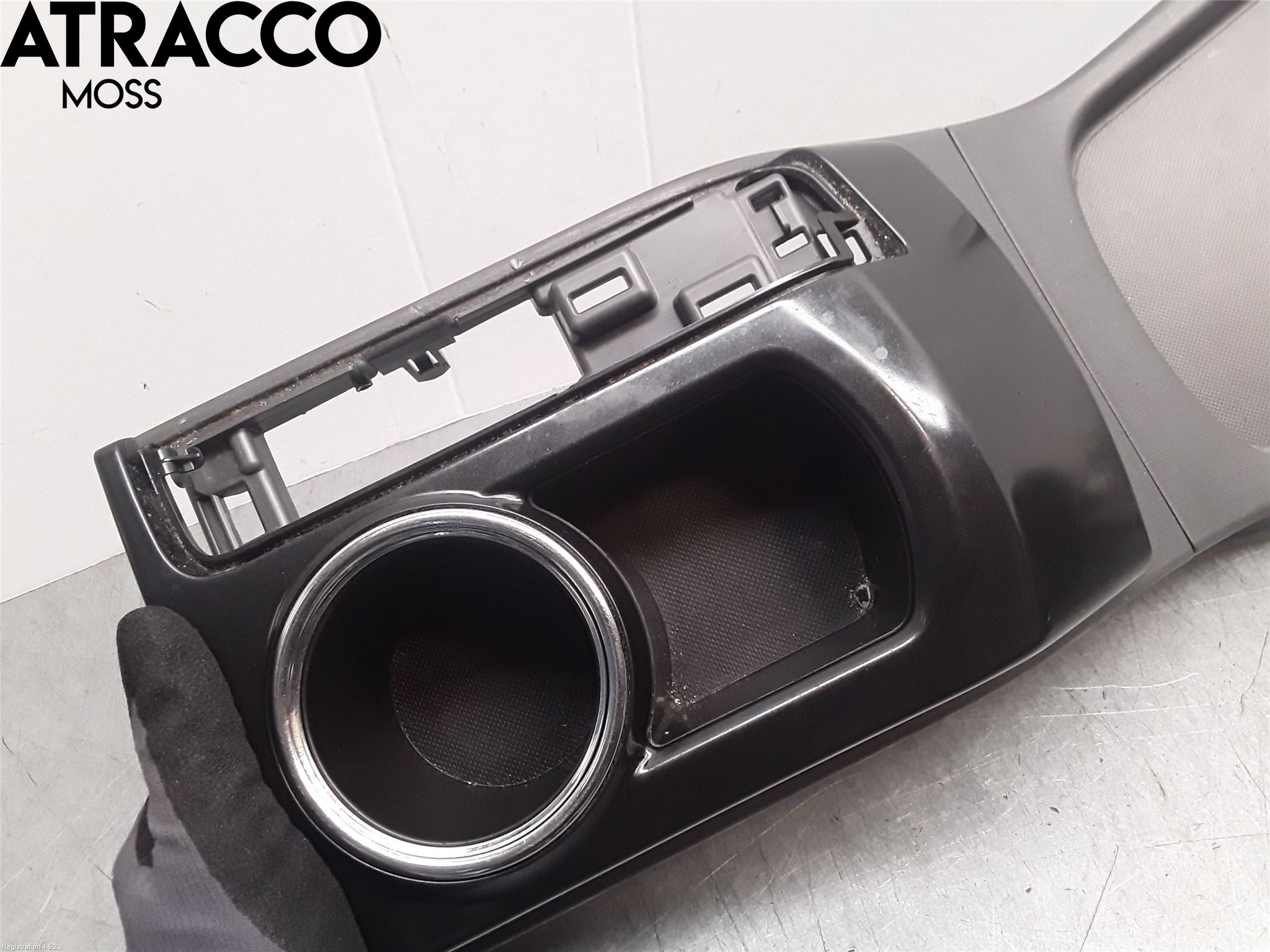 Toyota PRIUS+ ZVW40 12-20 Innr Koppholder