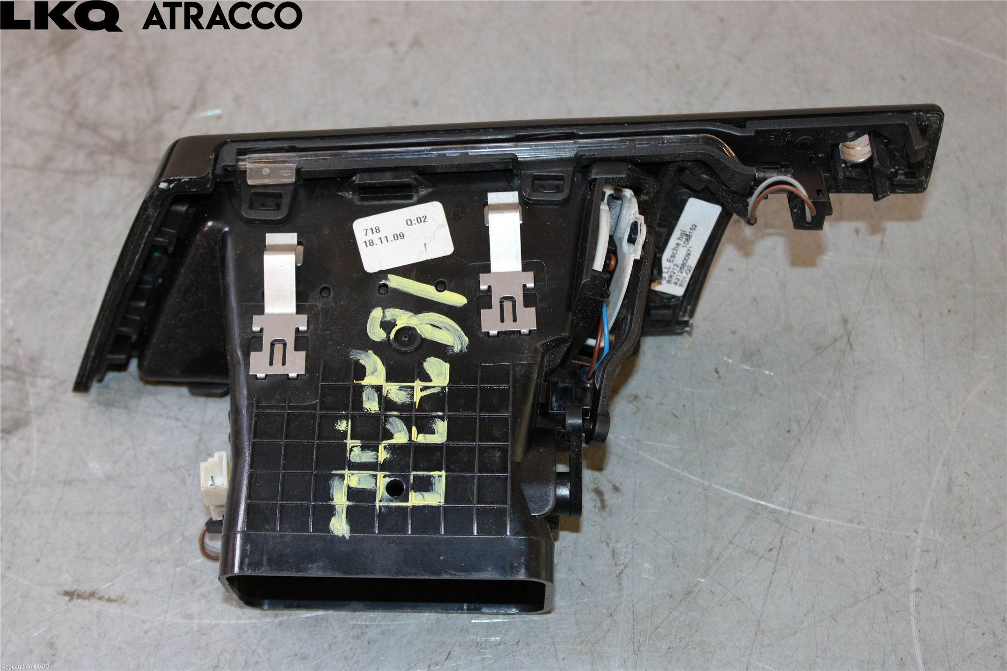Mercedes-Benz MB E-KLASS (W212) 09-16 Dashbord Kanal - Dyse