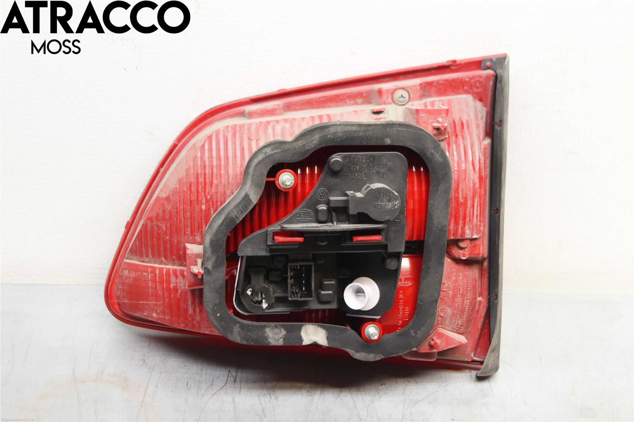 Volkswagen VW TOURAN 10-15 Baklykt Venstre  På Luke(Indre