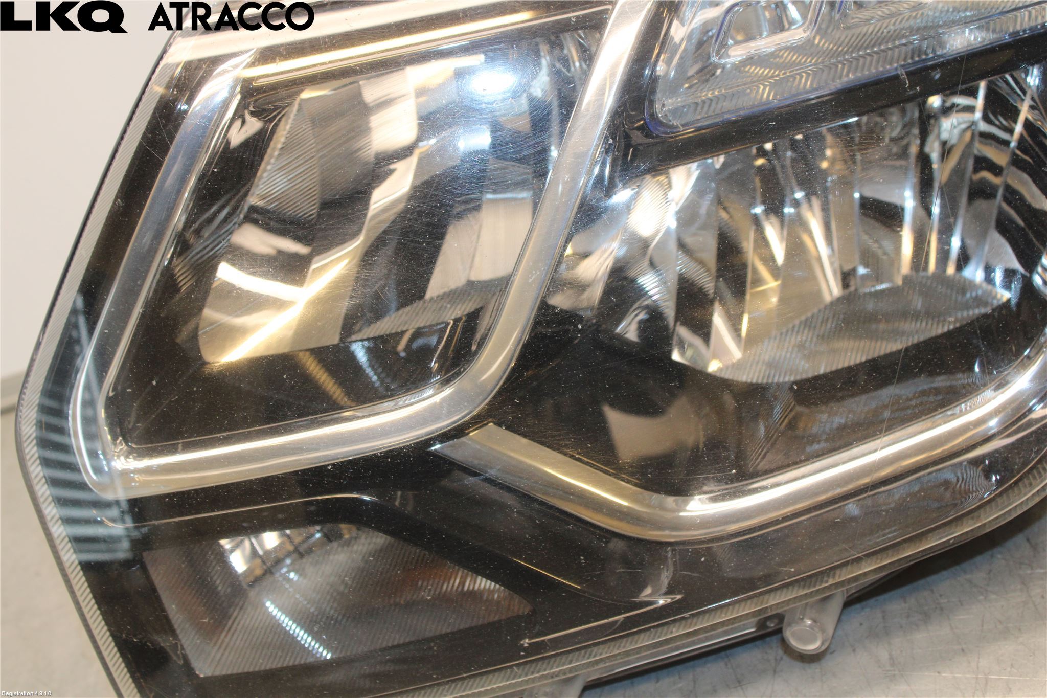 Dacia DUSTER 10-17 Frontlykt Venstre