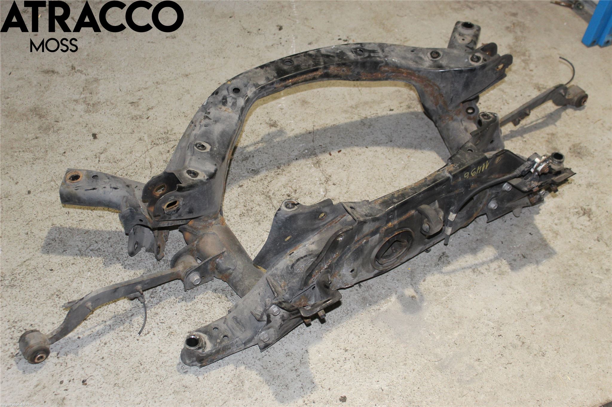 Toyota RAV4 13-18 Bakaksel Feste Travers-Ramme