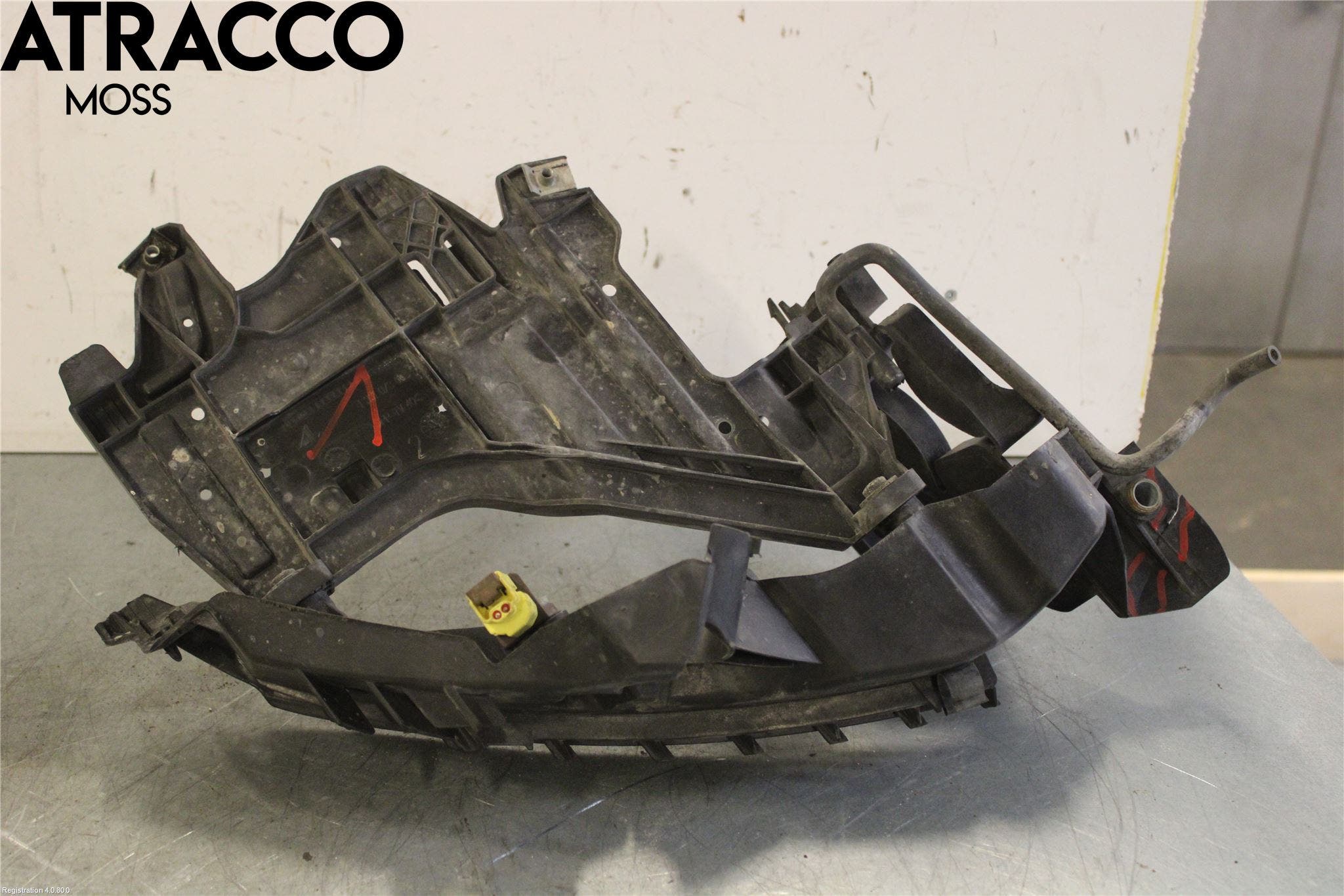 Audi A4/S4 08-11 Frontlykt Holder-Feste