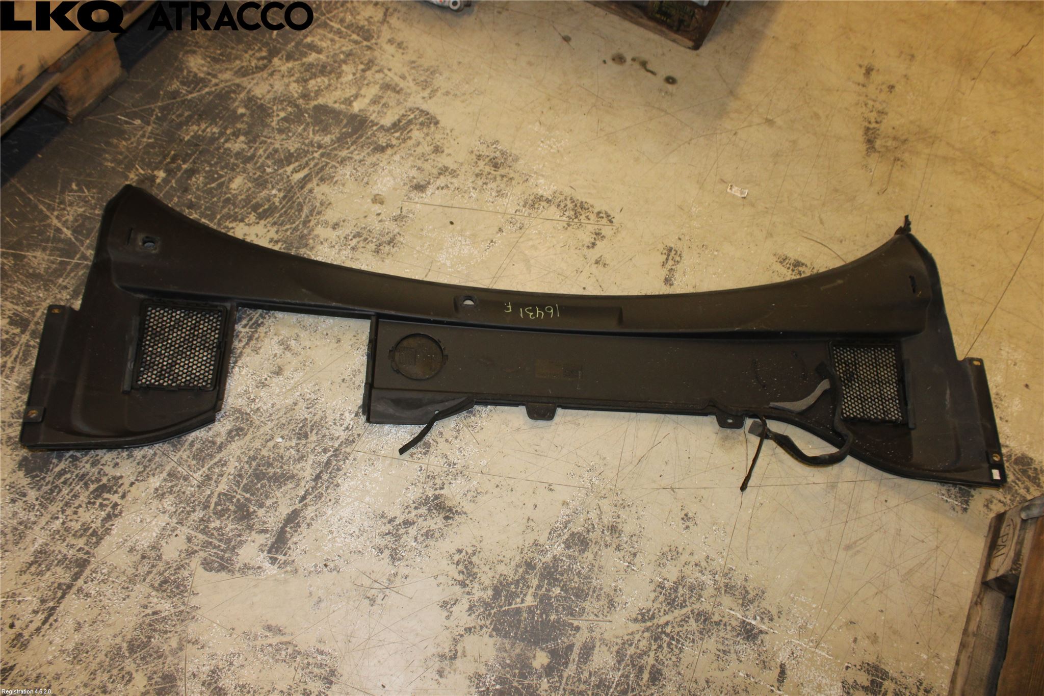 Volvo XC70 08-13 Visker Deksel-Grill-Under Frr