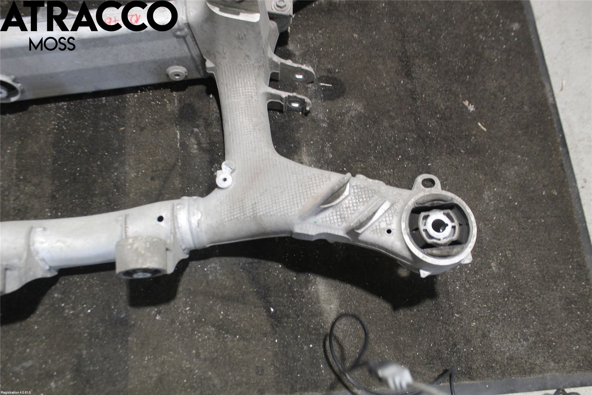 BMW 5 G30/G31/F90 17-23 Bakaksel Feste Travers-Ramme