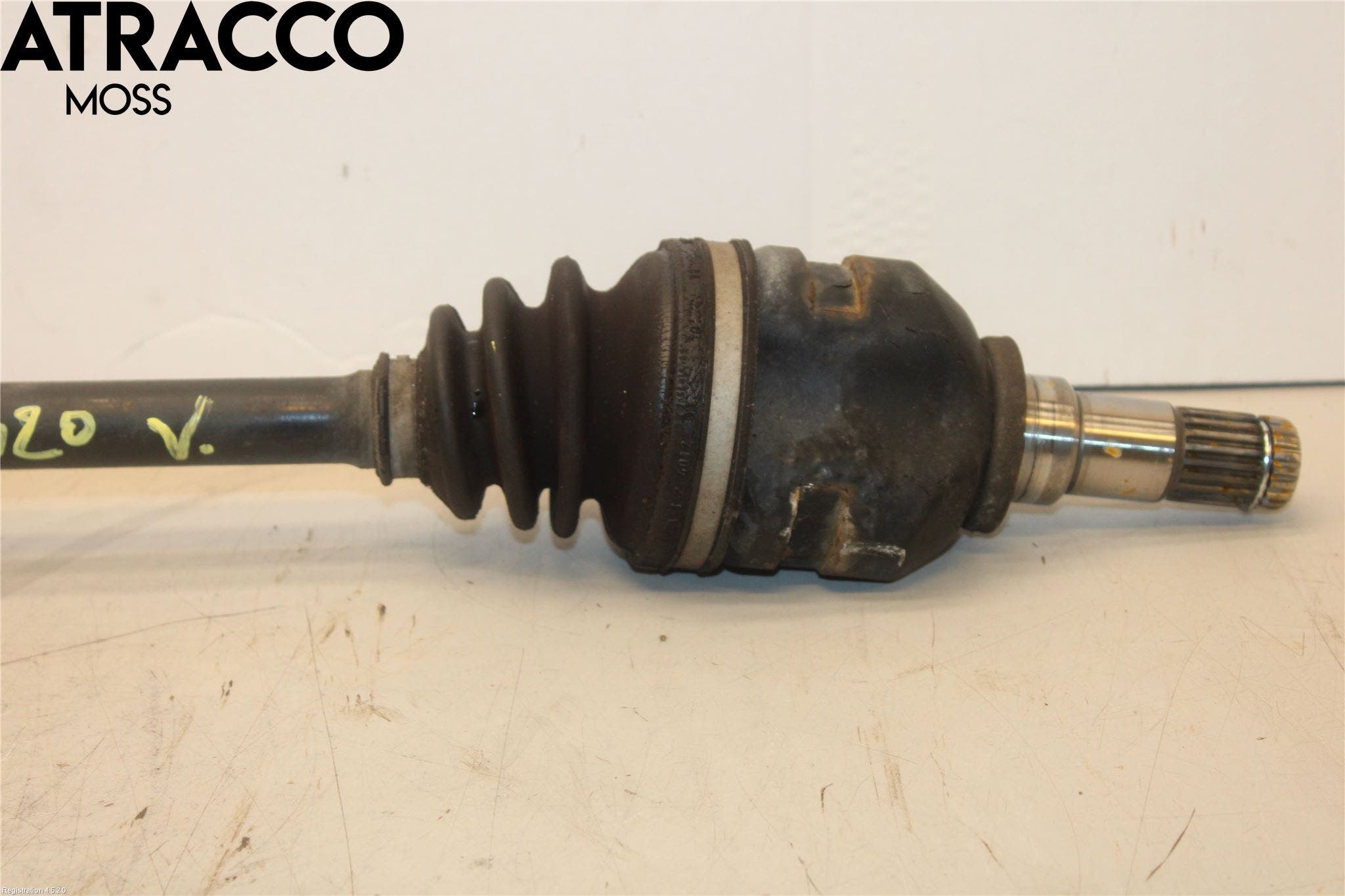 Toyota YARIS XP130 12-14 Drivaksel Foran Kompl Venstre