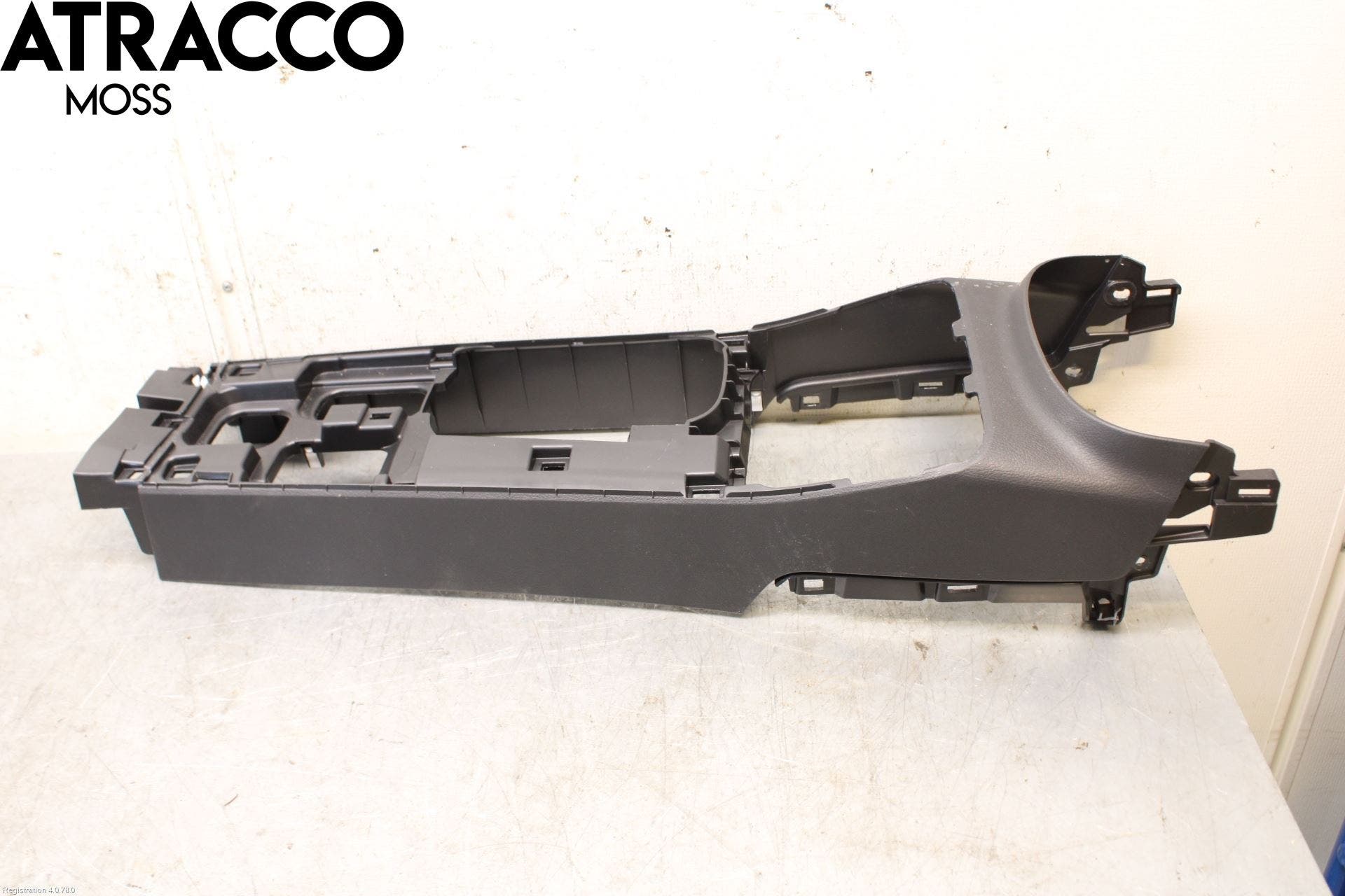 Mitsubishi OUTLANDER 13-21 Innr Konsoll-Lomme